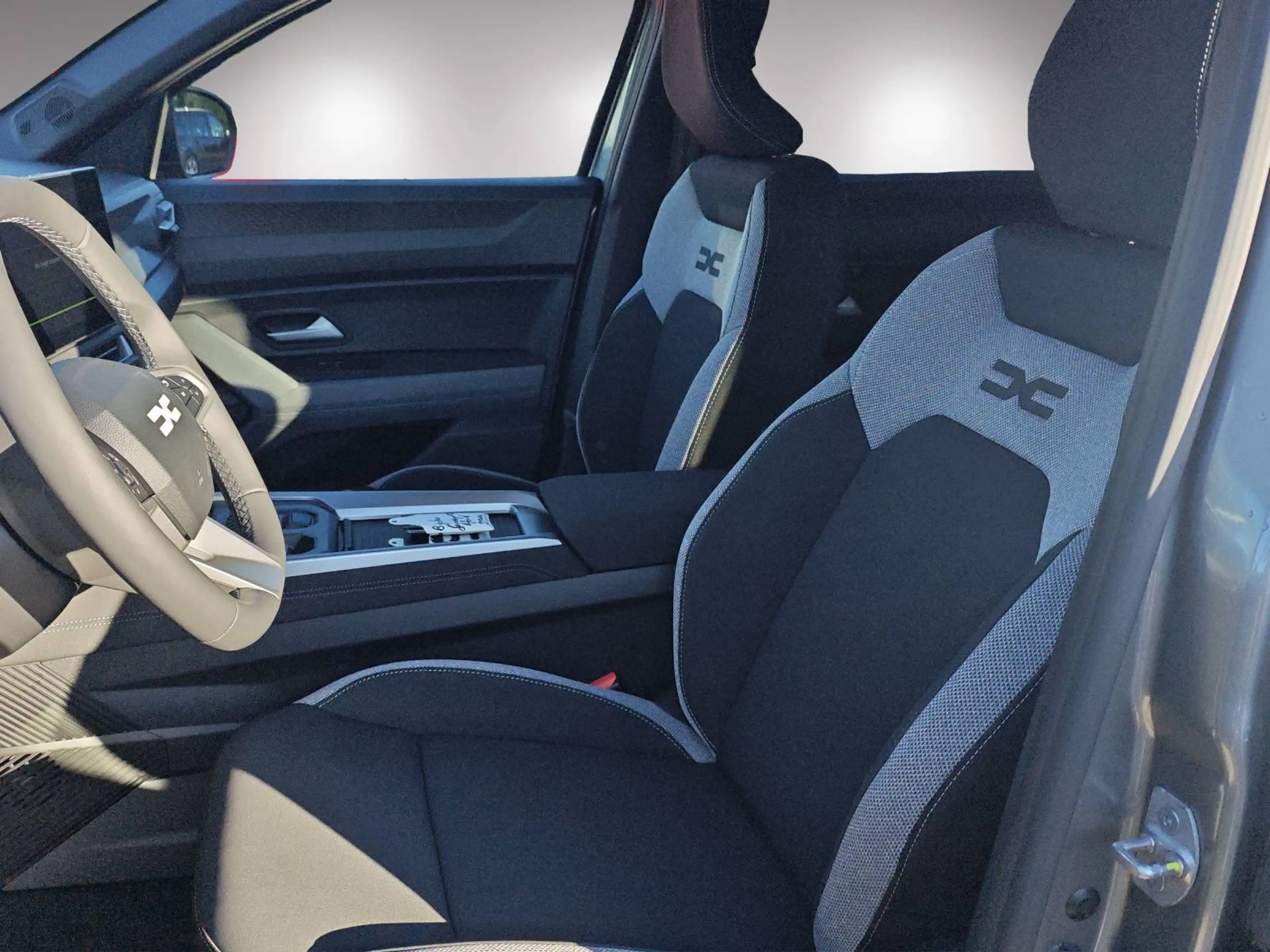Dacia Bigster Journey Hybrid 155 — photo 9