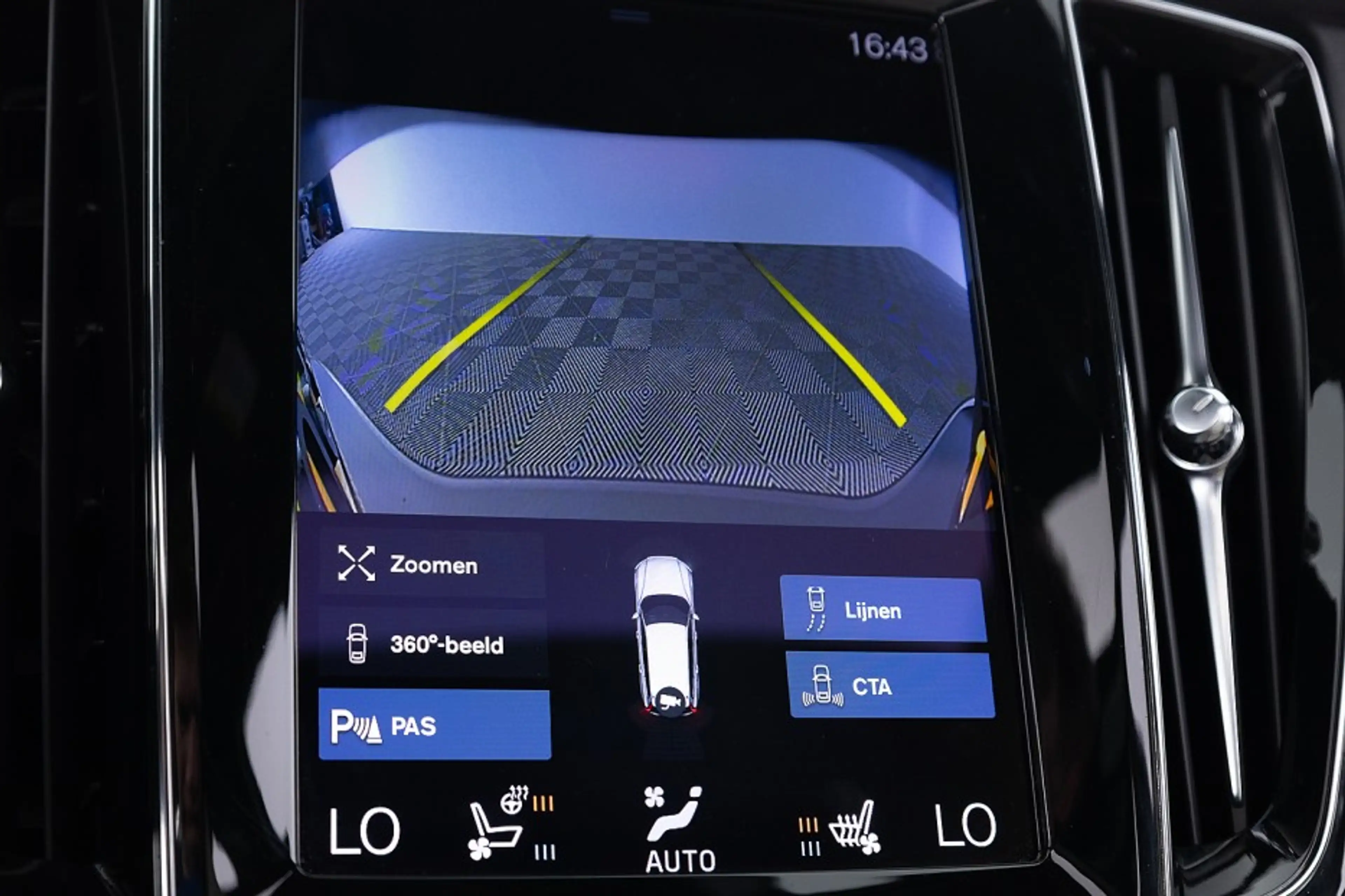 Volvo V60 Cross Country 2.0 B5 AWD Ultimate | PANORAMADAK | LEDER . — photo 18