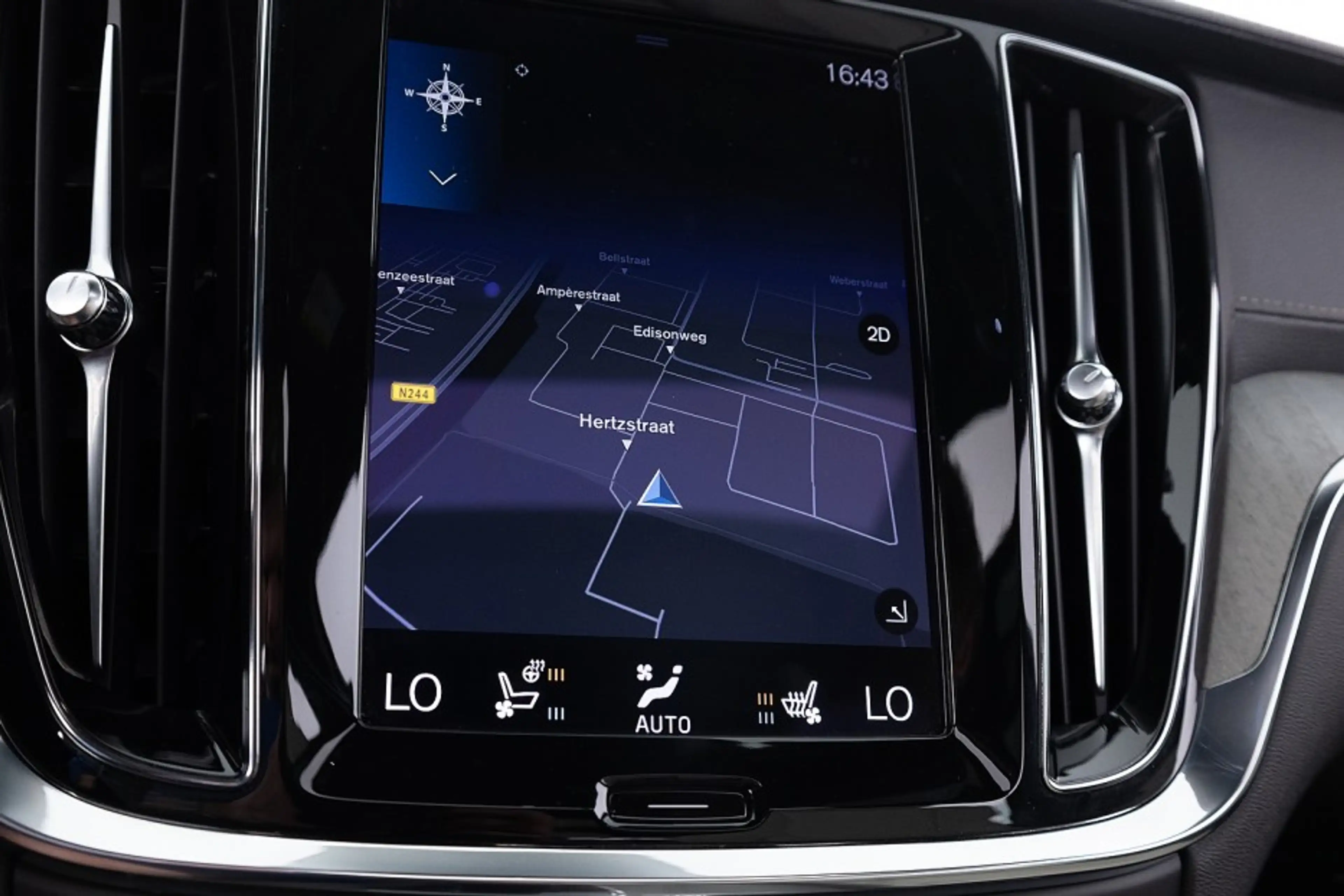 Volvo V60 Cross Country 2.0 B5 AWD Ultimate | PANORAMADAK | LEDER . — photo 17