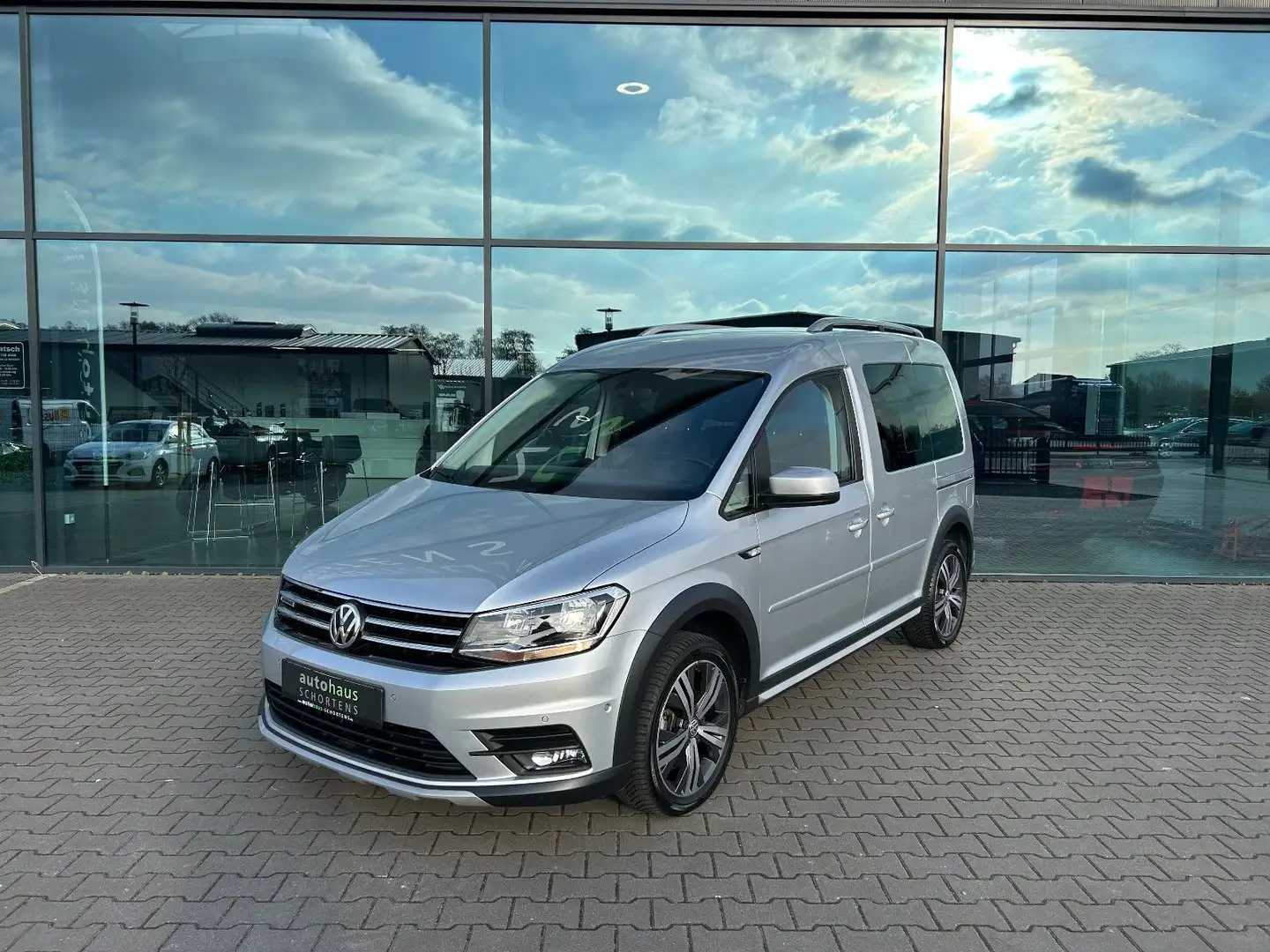 Volkswagen Caddy Alltrack 1.4TSI DSG AHK Standhzng. SHZ 17" Plateado - 1