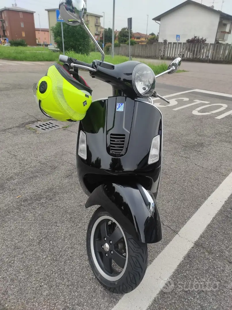 Piaggio GTS 300 Negru - 1