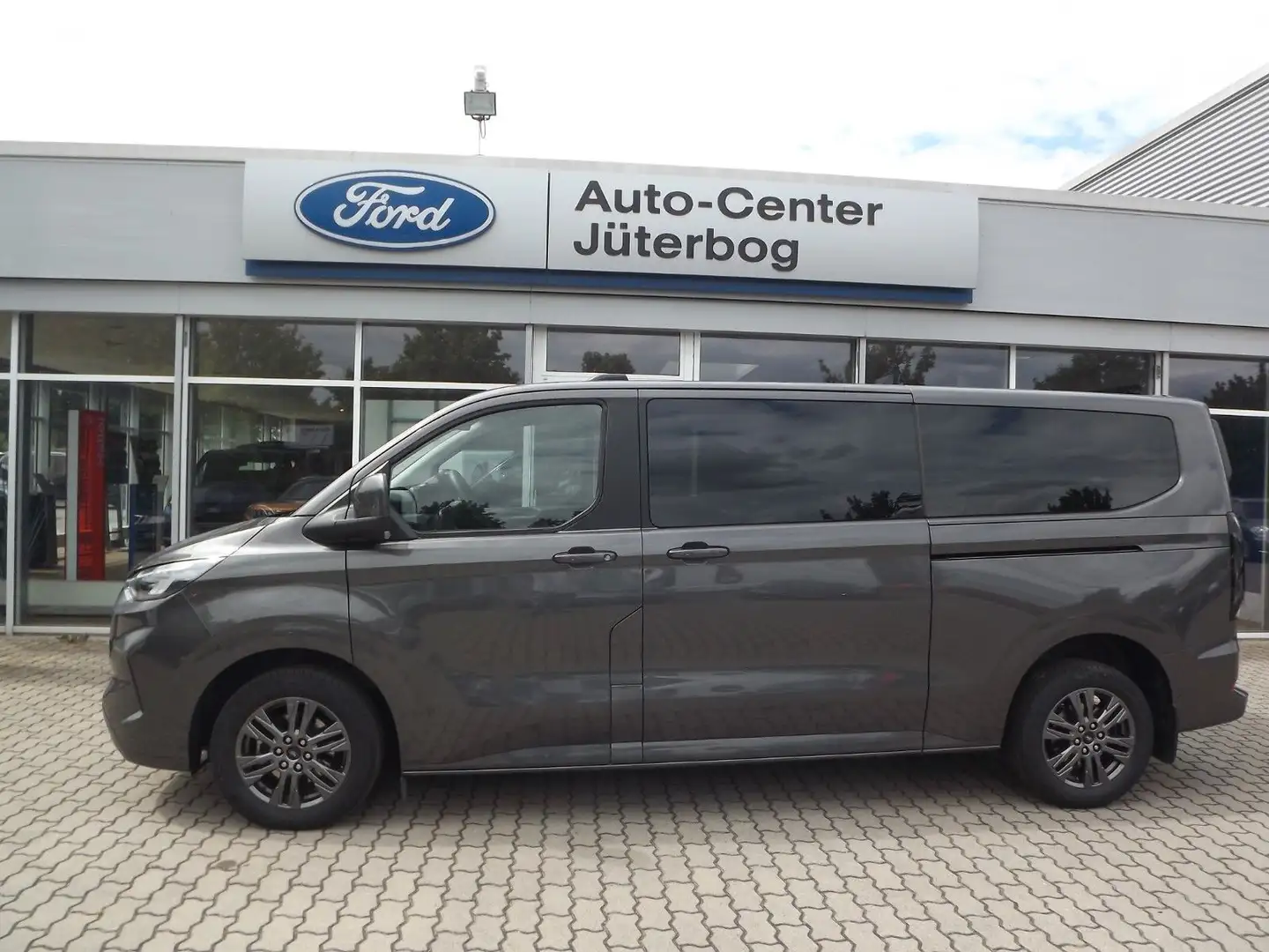 Ford Tourneo Custom Bus 320 L2 Tourneo Titanium FWD Grau - 1