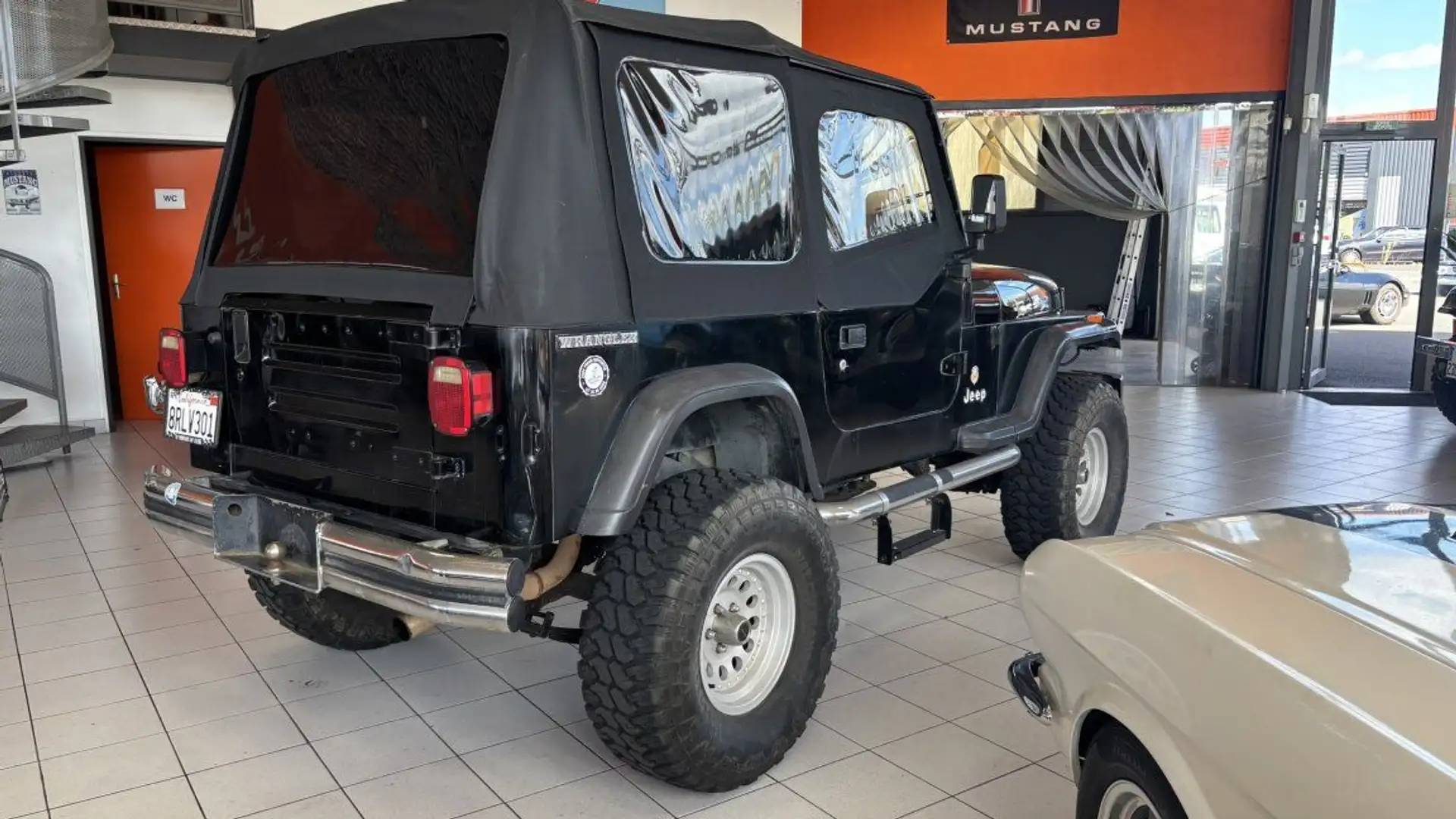 Jeep Wrangler 4.2L 6 CYLINDRES NOIRE 1990 Noir - 2
