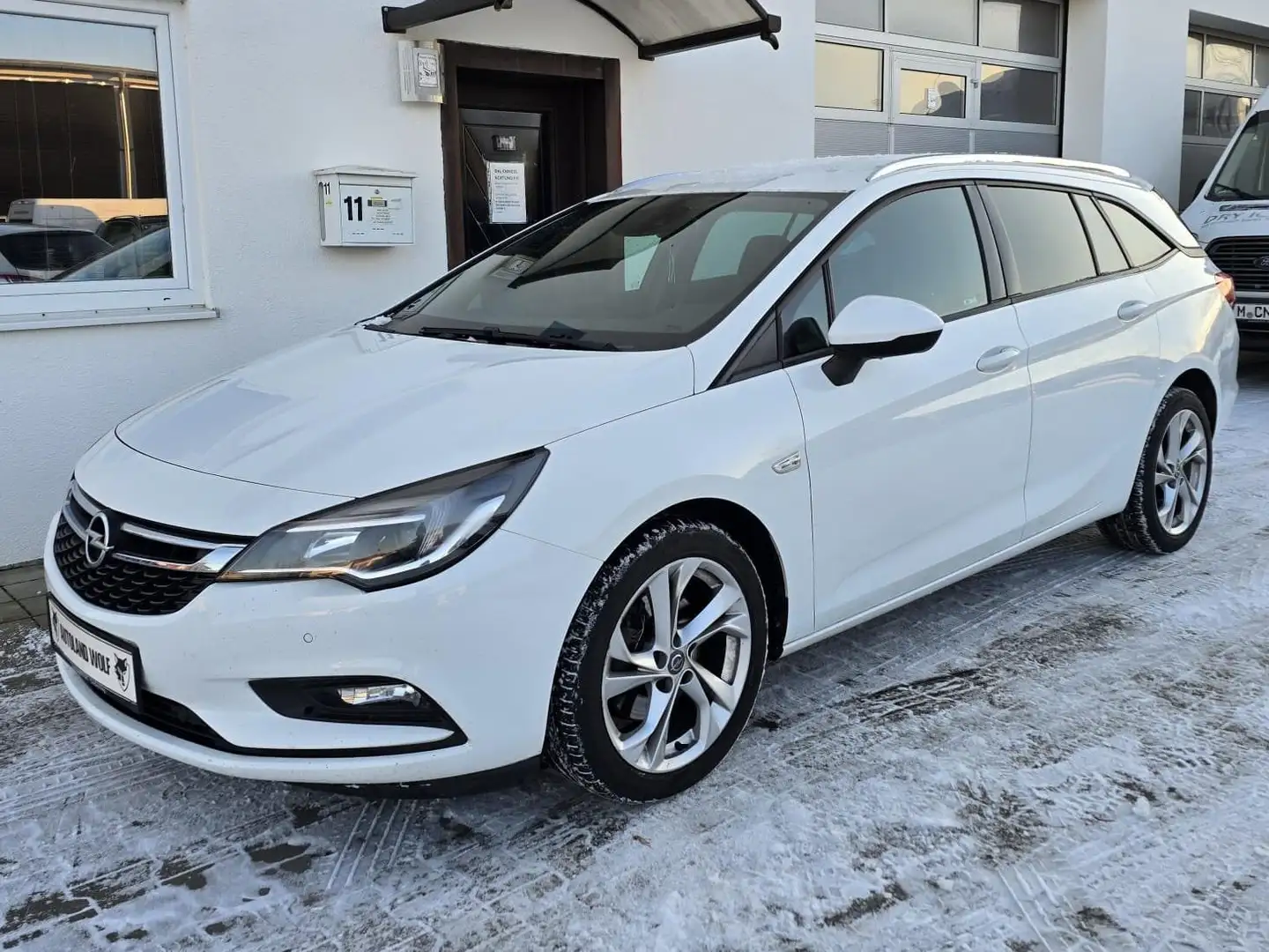 Opel Astra Dynamic Weiß - 1