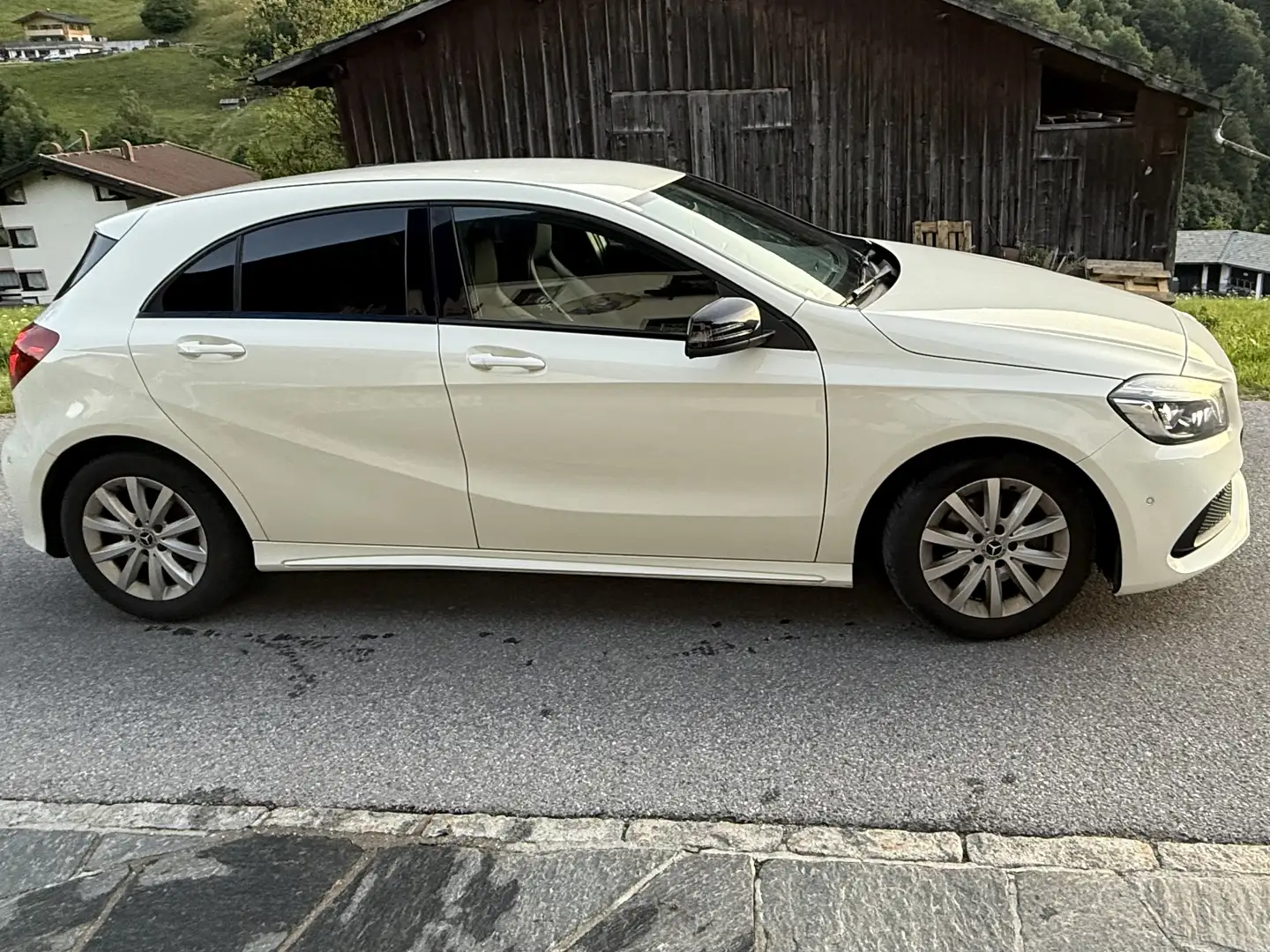 Mercedes-Benz A 180 d BlueEfficiency Edition Weiß - 2