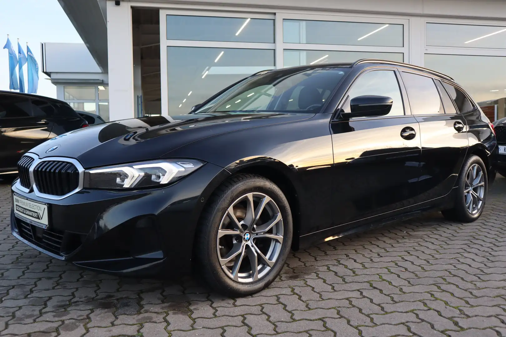 BMW 318 d Touring DAB/ACC/Parkassistent/Shz/Sportsitz/DAB Schwarz - 1