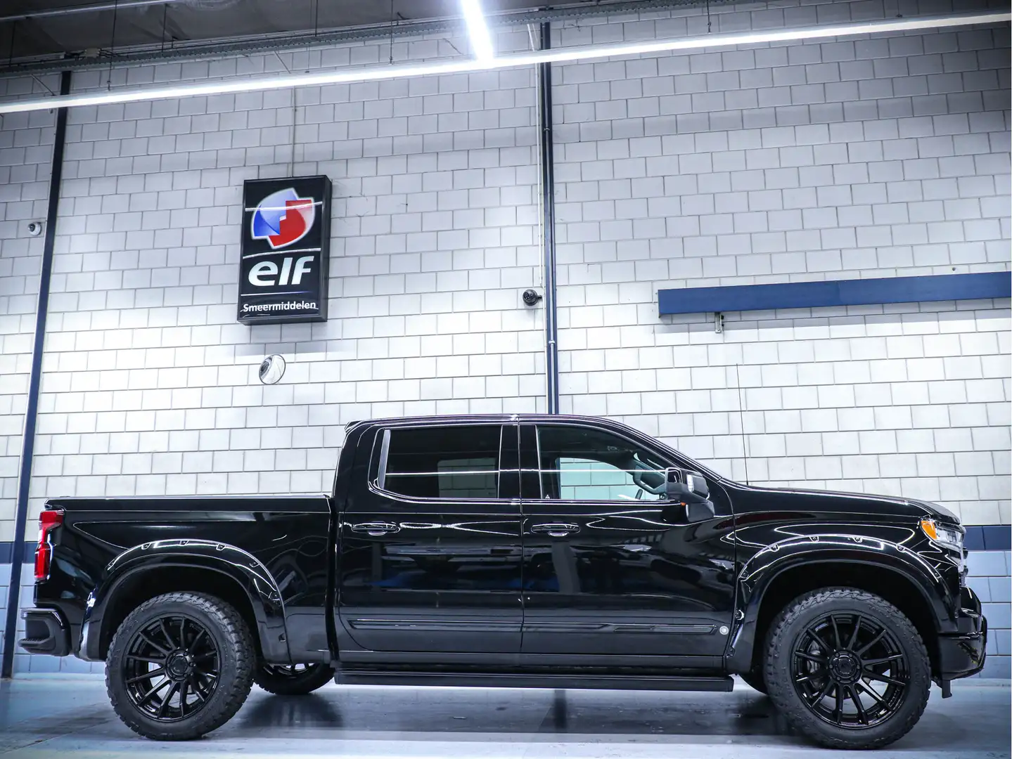 Chevrolet Silverado High Country Blacked Out | Trainhorn! | 1e eigenaa Schwarz - 2