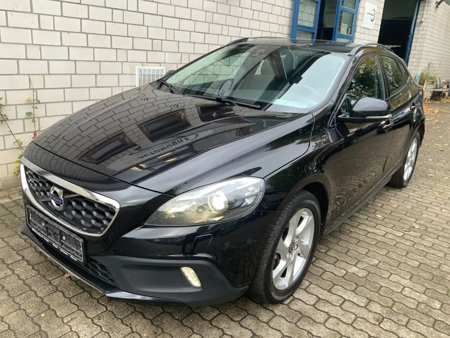 Volvo V40 Cross Country You! Schwarz - 2