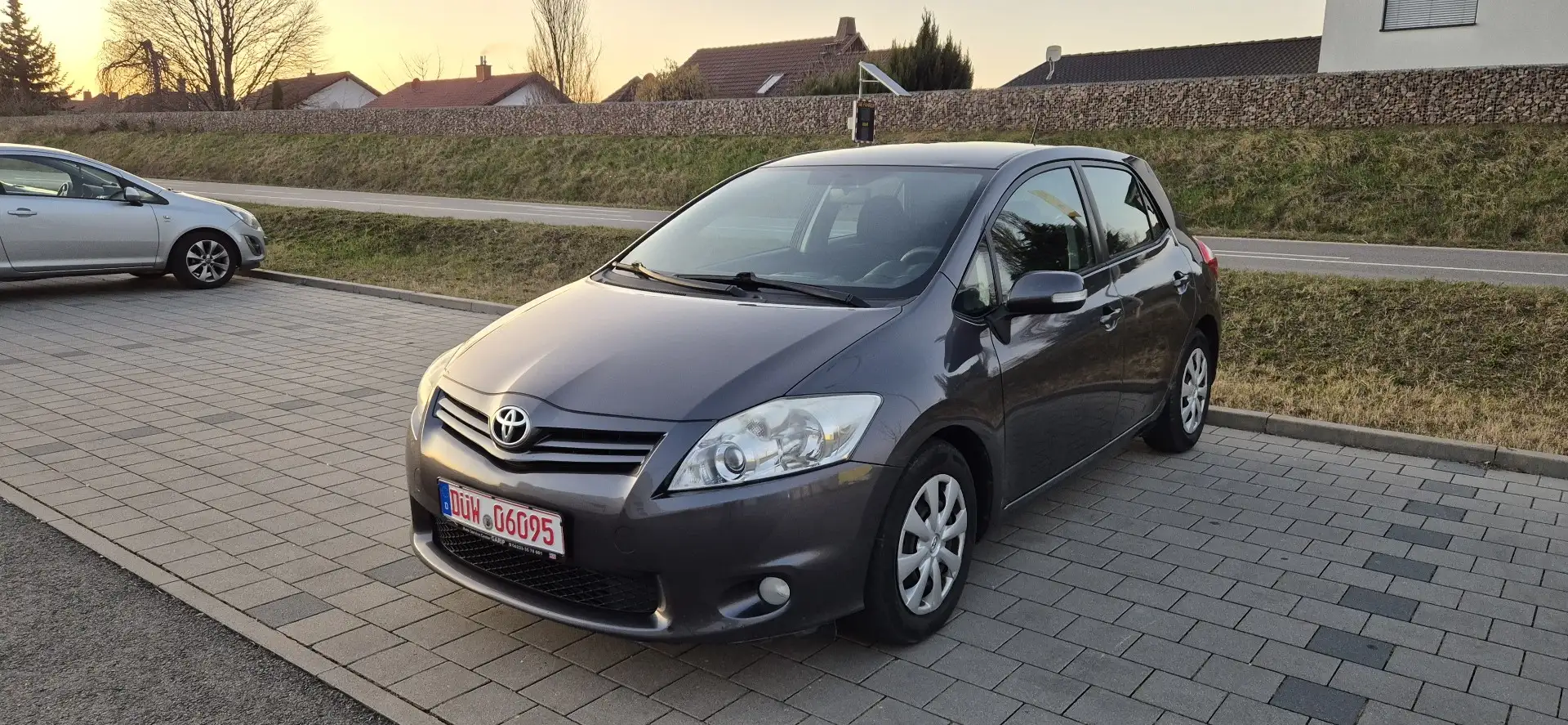 Toyota Auris 1.4 D-4D Life Fest Preis Grau - 1
