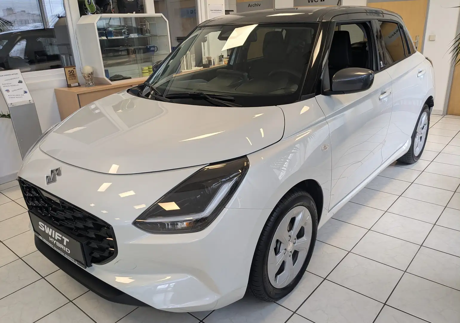 Suzuki Swift 1.2 Dualjet Hybrid 61 kW Shine - 1