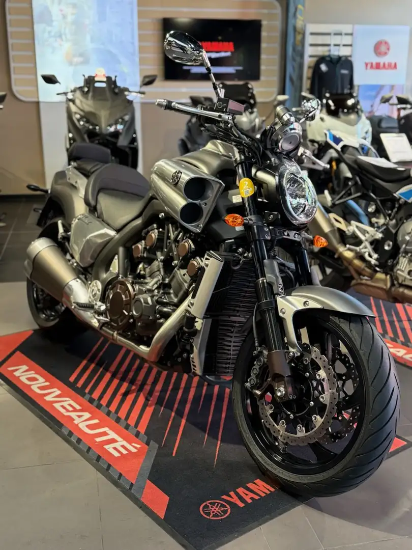 Yamaha Vmax Gris - 1