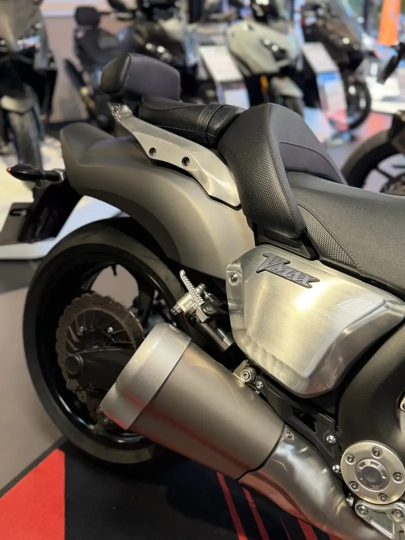 Yamaha Vmax Gris - 2