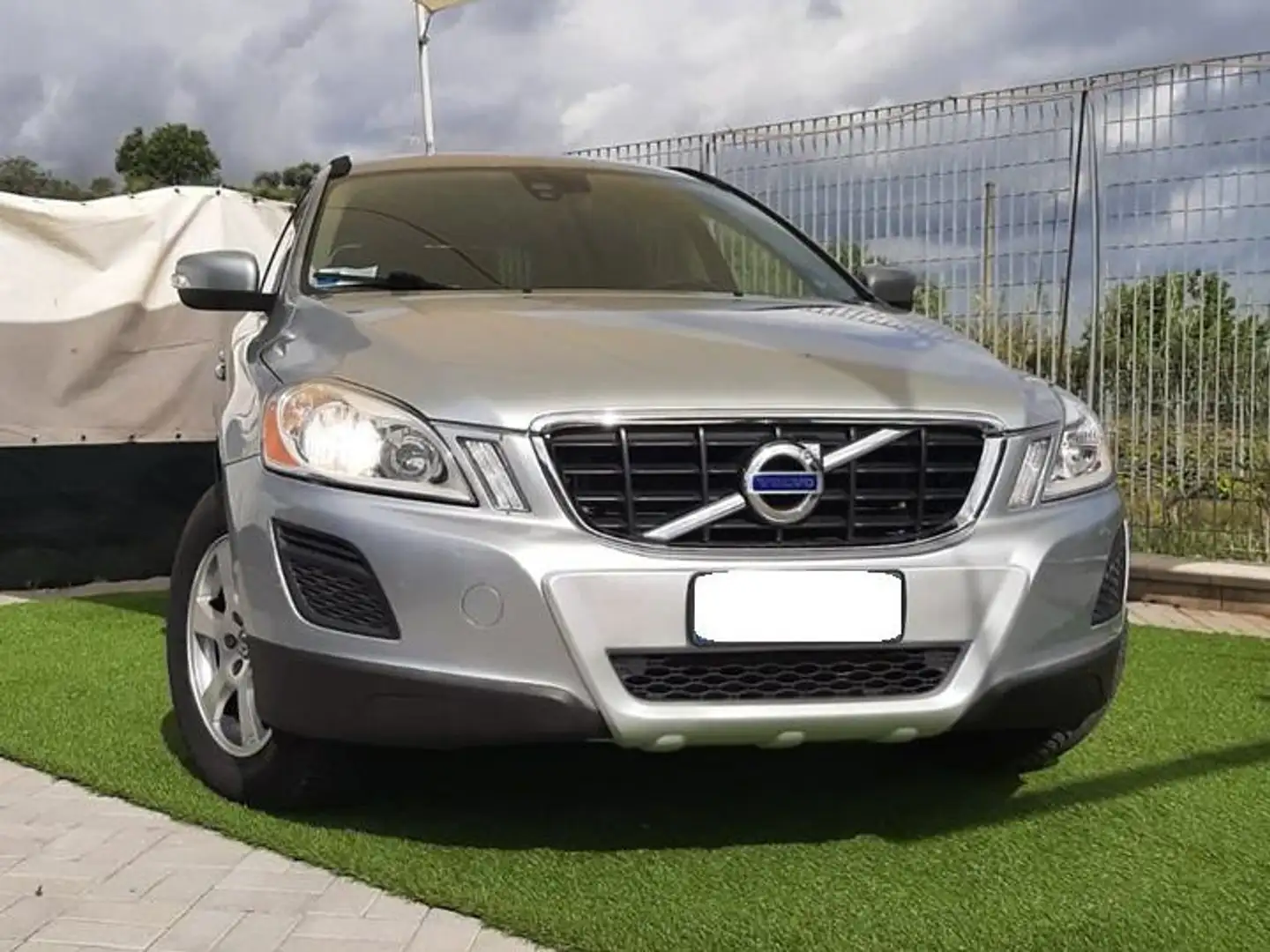 Volvo XC60 XC60 2.4 d4 (d3) Kinetic awd 163cv geartronic Argento - 2