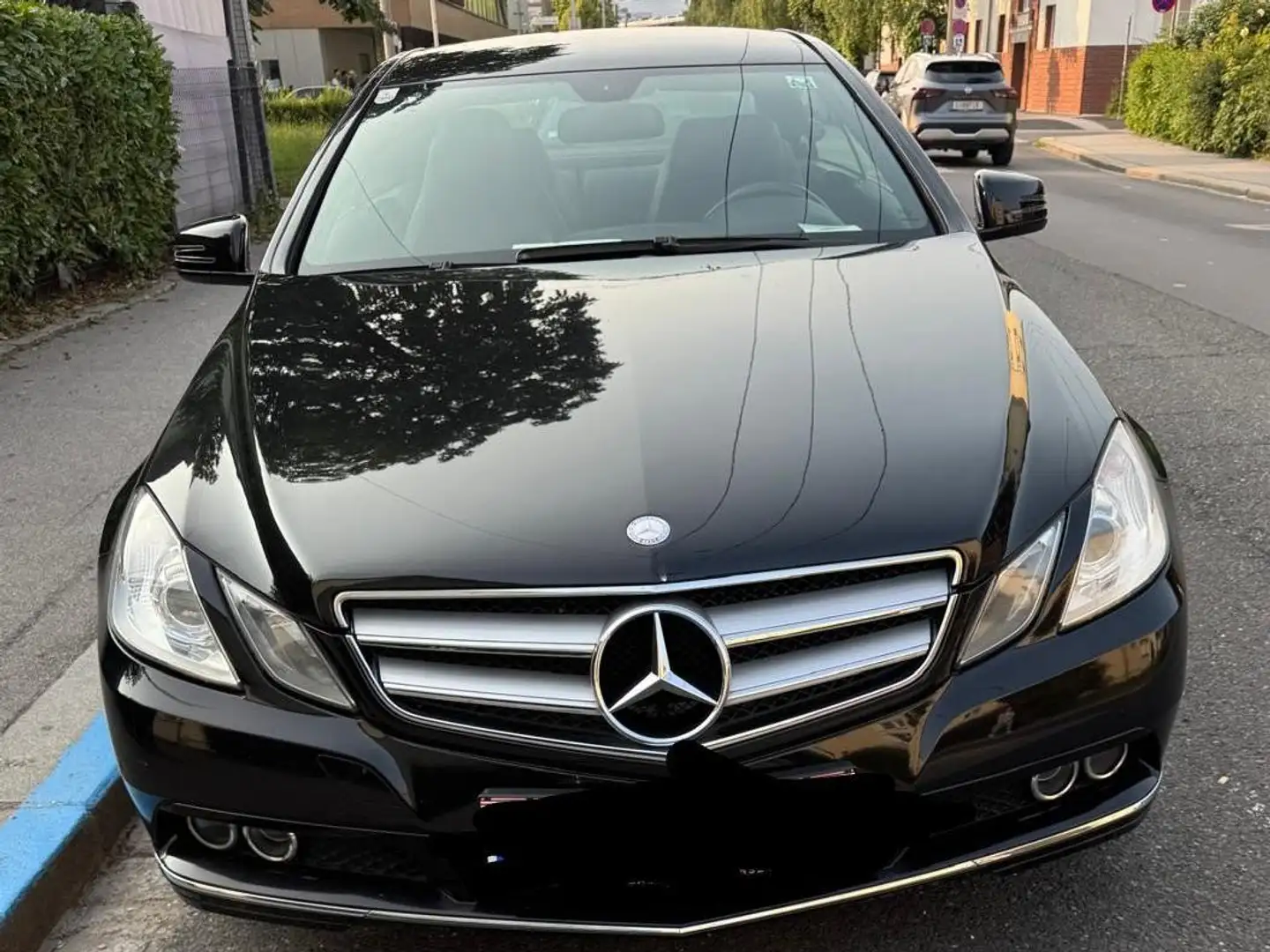 Mercedes-Benz E 250 CGI BlueEfficiency Aut. Schwarz - 1