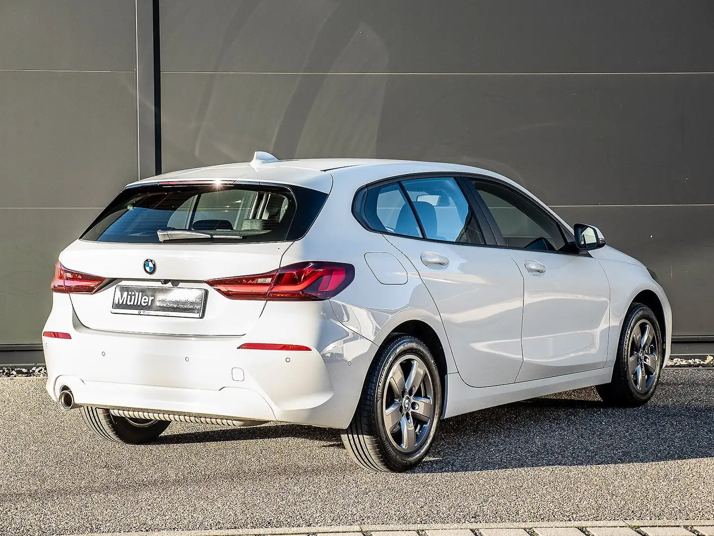 BMW 118 i 5-Türer Kamera DAB Sitzheiz LED 1VB Weiß - 2