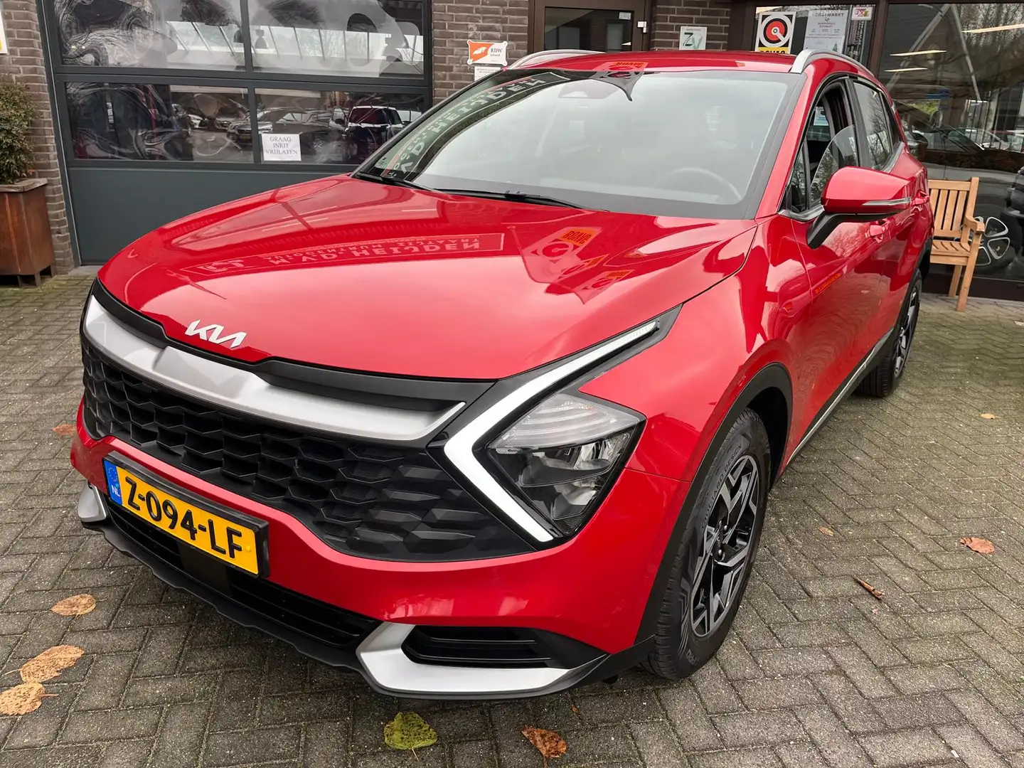 Kia Sportage 1.6 T-GDi 230pk Hybrid DynamicLine Rot - 1