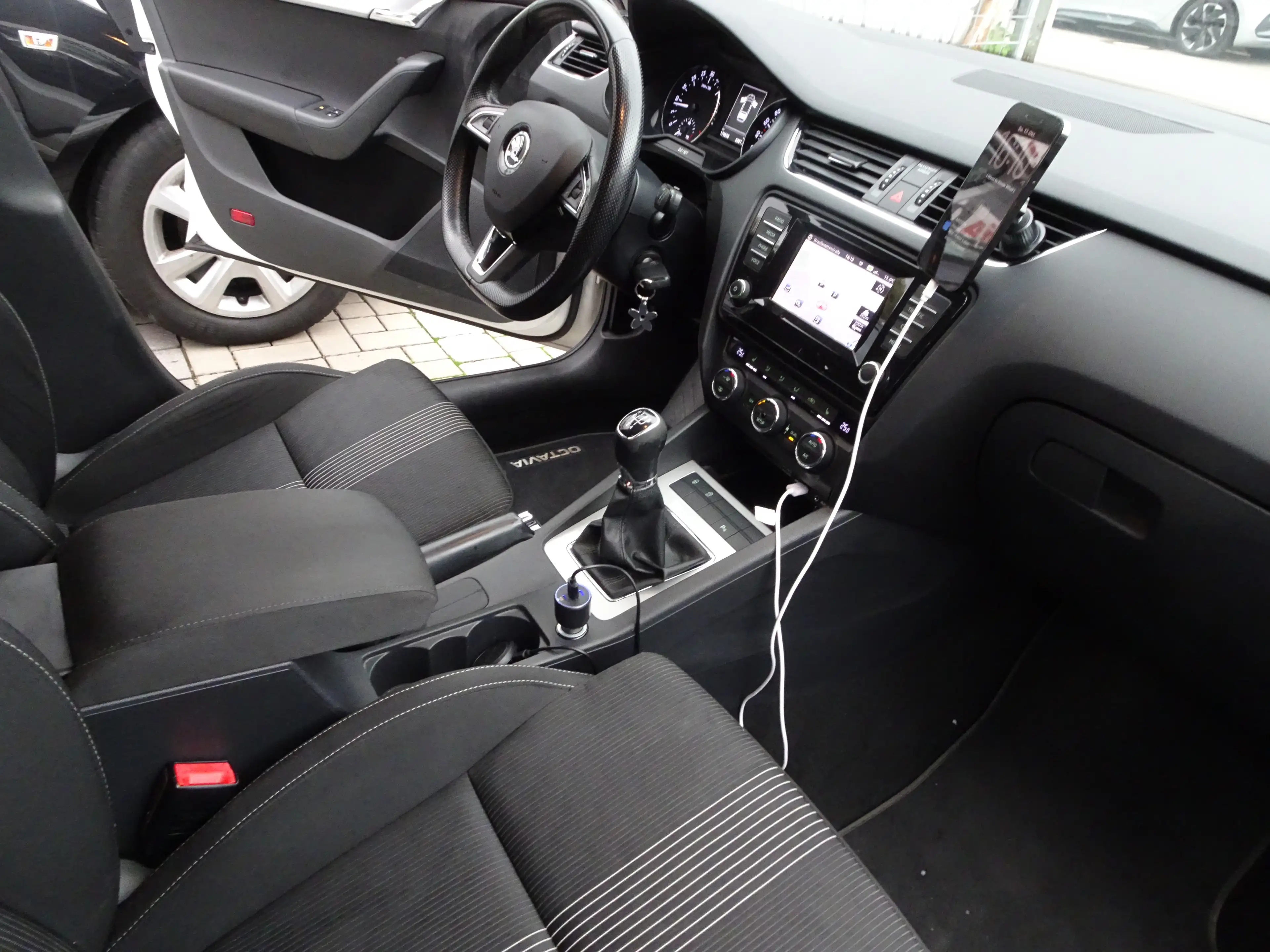 Skoda Octavia Ambition-1 hand-SHG.Tüv Neu-Navi-Tempo-PDC-SHZ-Klima-175tkm-Top 1A-USW.. — photo 14