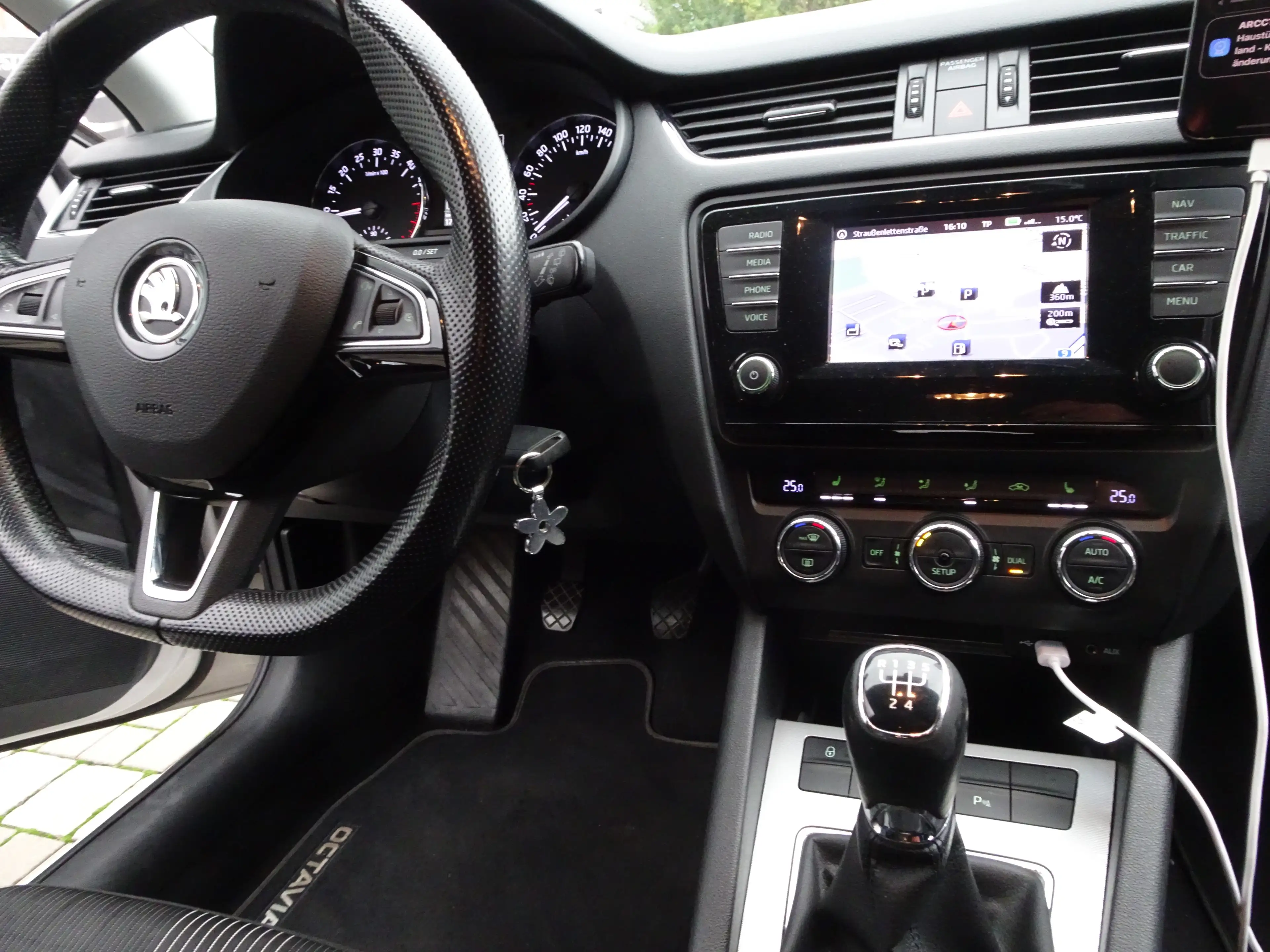 Skoda Octavia Ambition-1 hand-SHG.Tüv Neu-Navi-Tempo-PDC-SHZ-Klima-175tkm-Top 1A-USW.. — photo 15