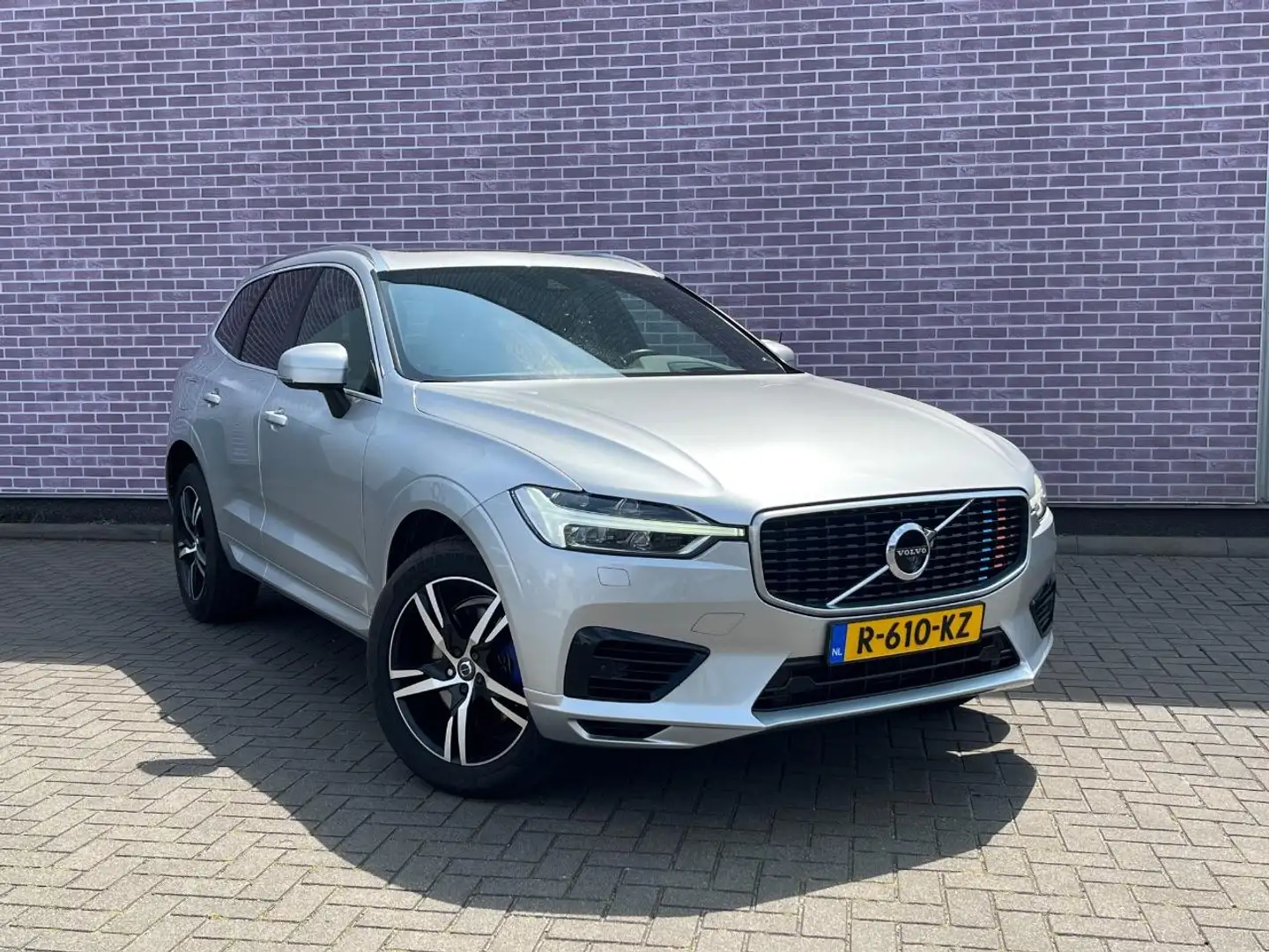 Volvo XC60 T8 Twin Engine AWD R-Design | Head-up Display | Tr Grijs - 2
