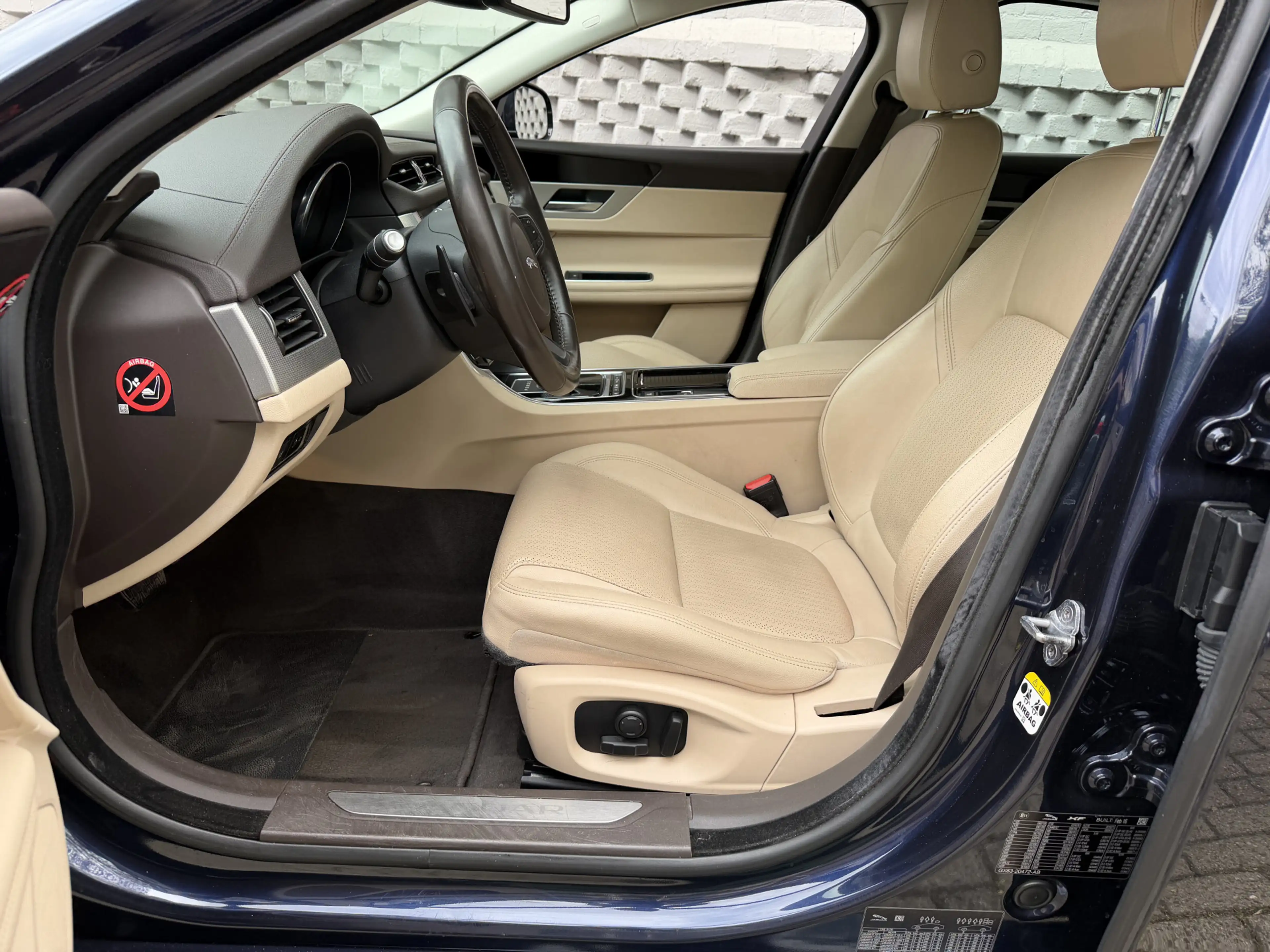 Jaguar XF 2.0 Navigatie Leer NL auto Stuur en stoel verwarmi — photo 2