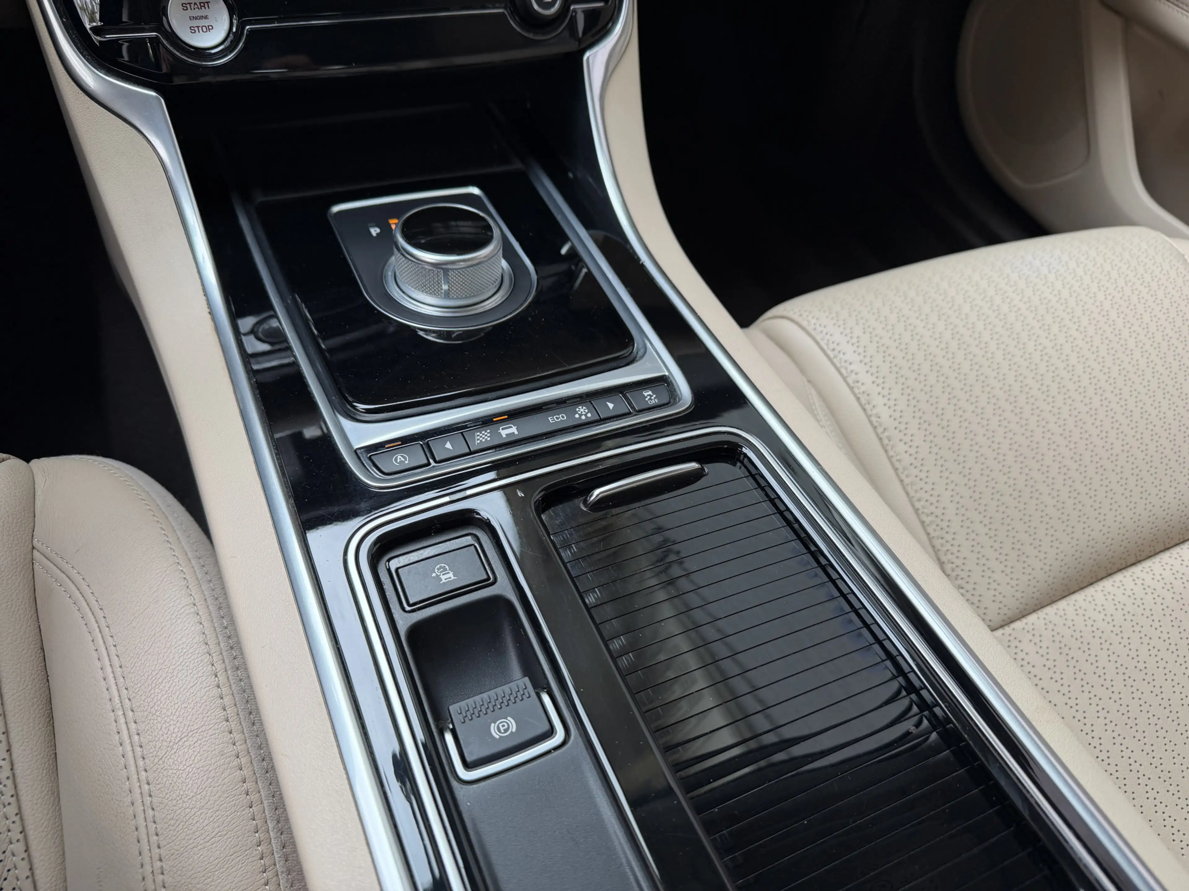 Jaguar XF 2.0 Navigatie Leer NL auto Stuur en stoel verwarmi — photo 14