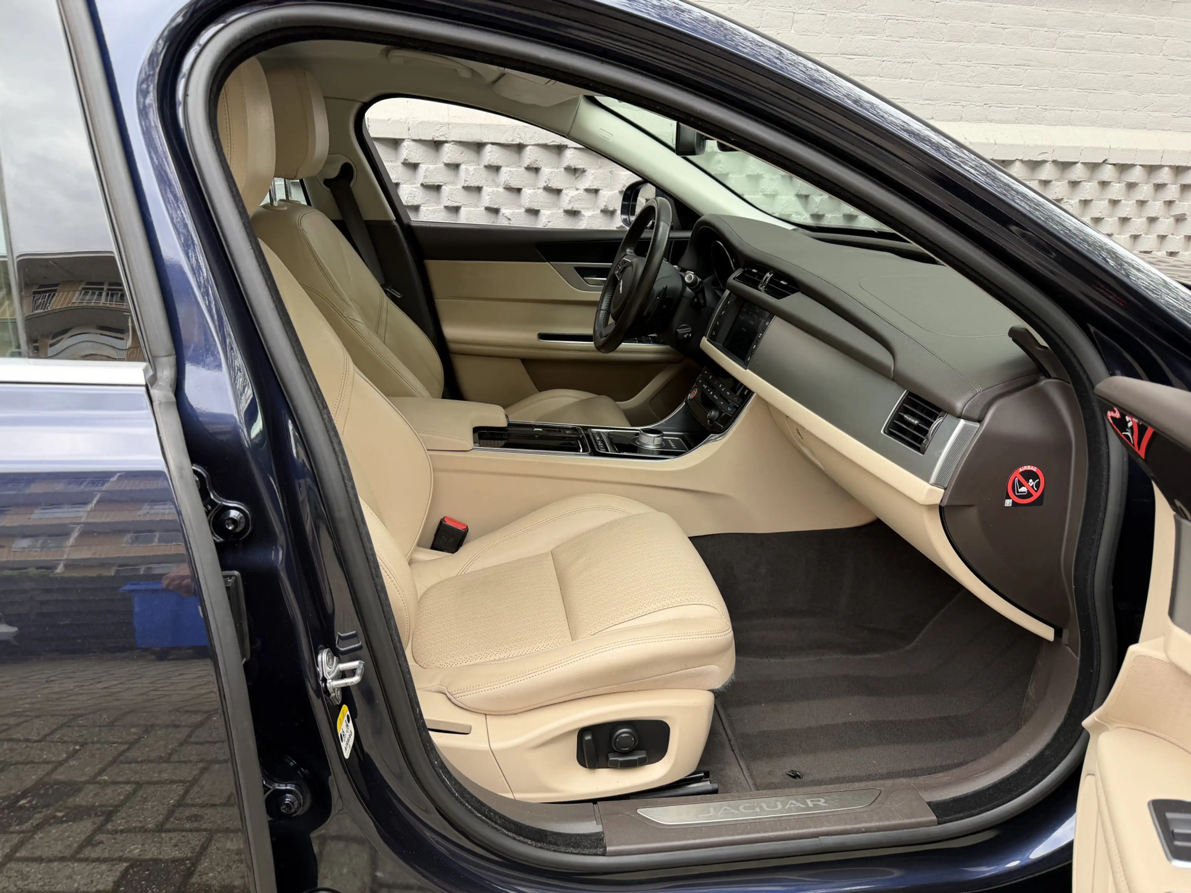 Jaguar XF 2.0 Navigatie Leer NL auto Stuur en stoel verwarmi — photo 15