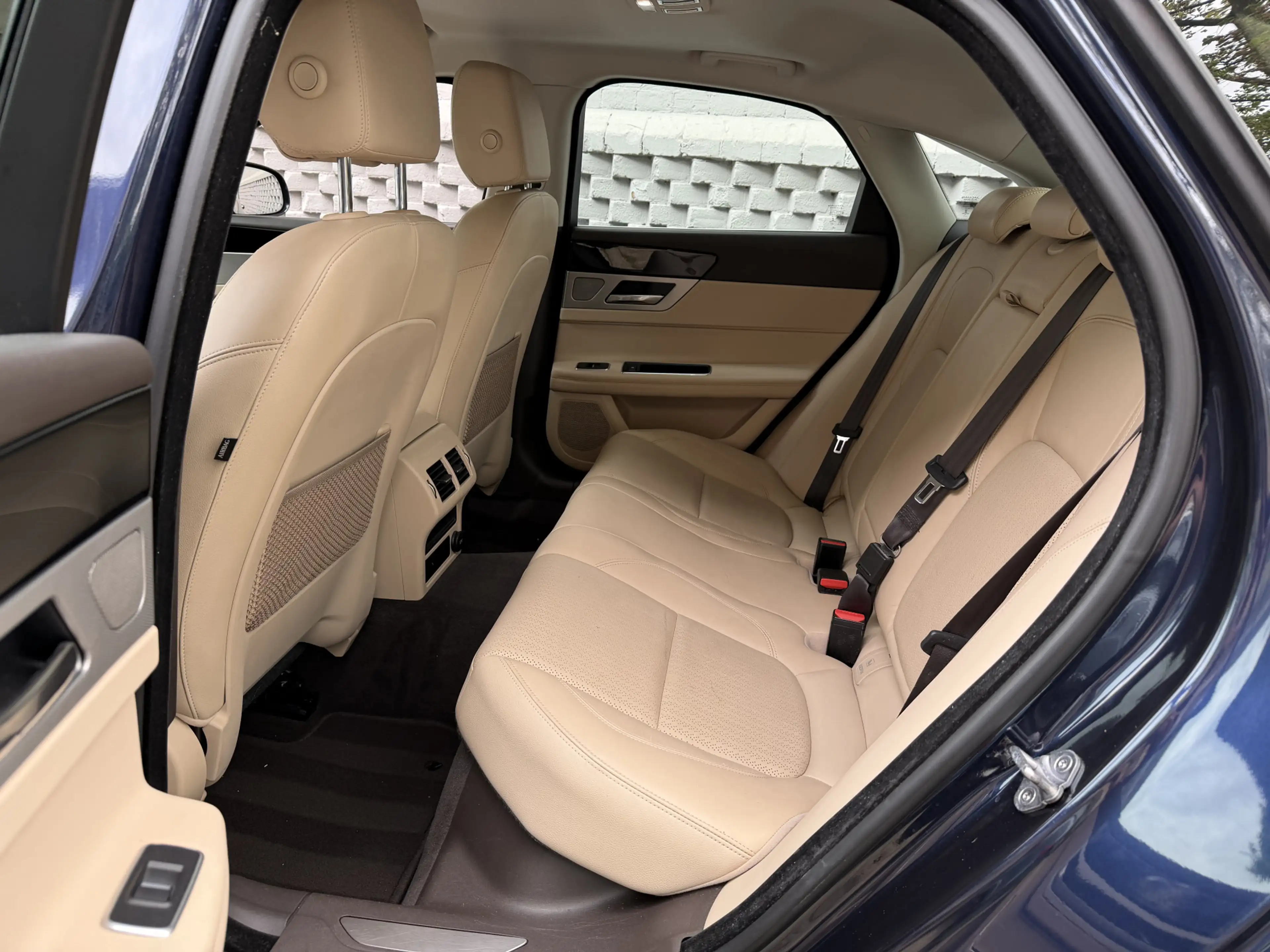 Jaguar XF 2.0 Navigatie Leer NL auto Stuur en stoel verwarmi — photo 19