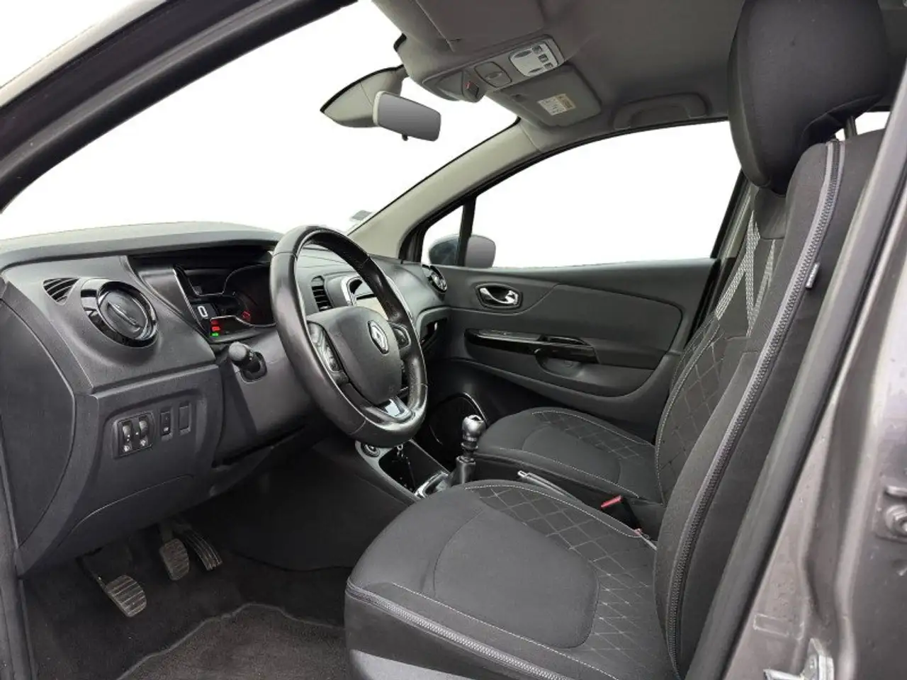 Renault Captur — photo 10