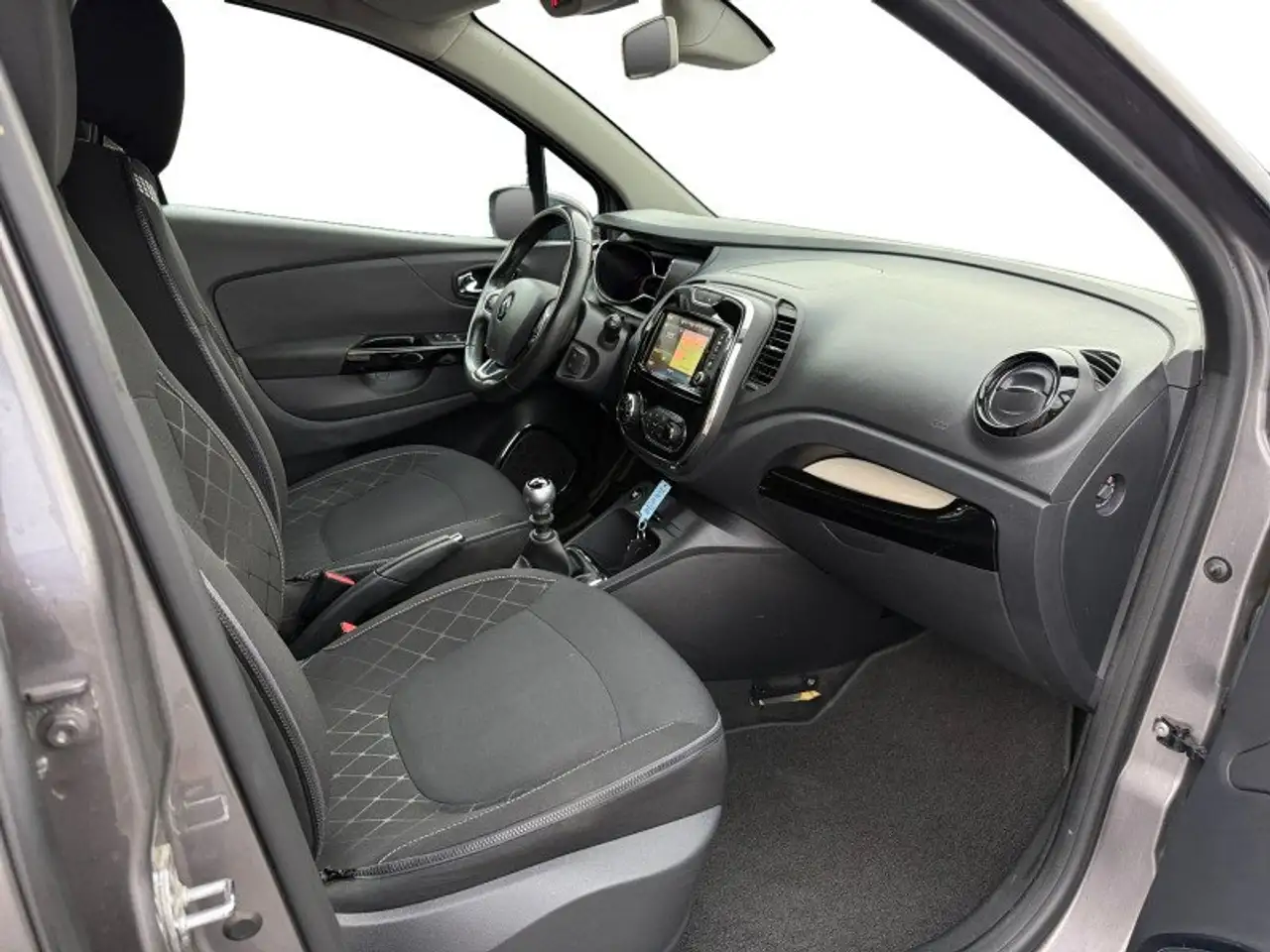 Renault Captur — photo 15