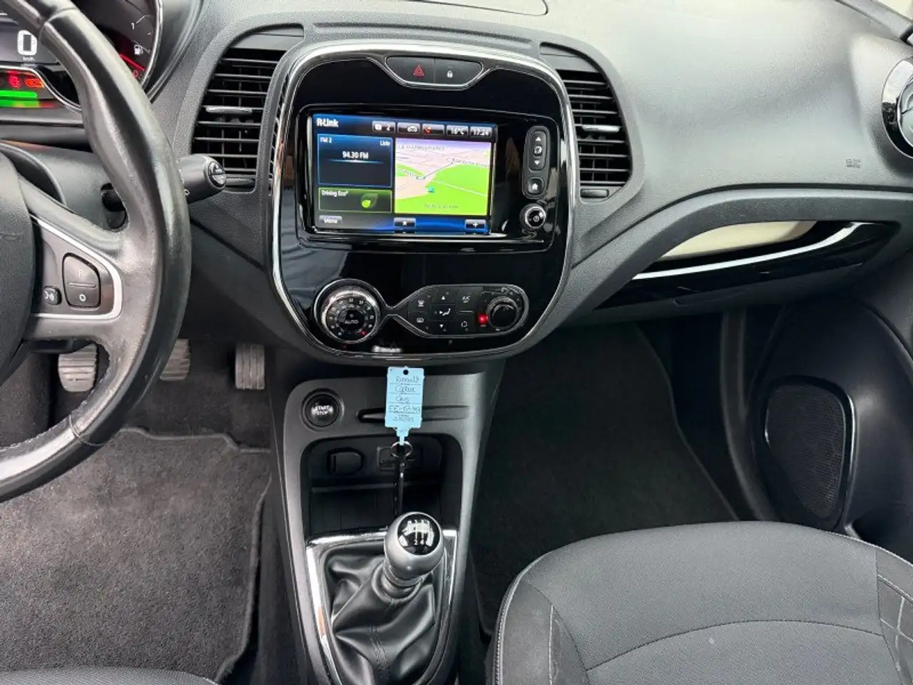 Renault Captur — photo 12