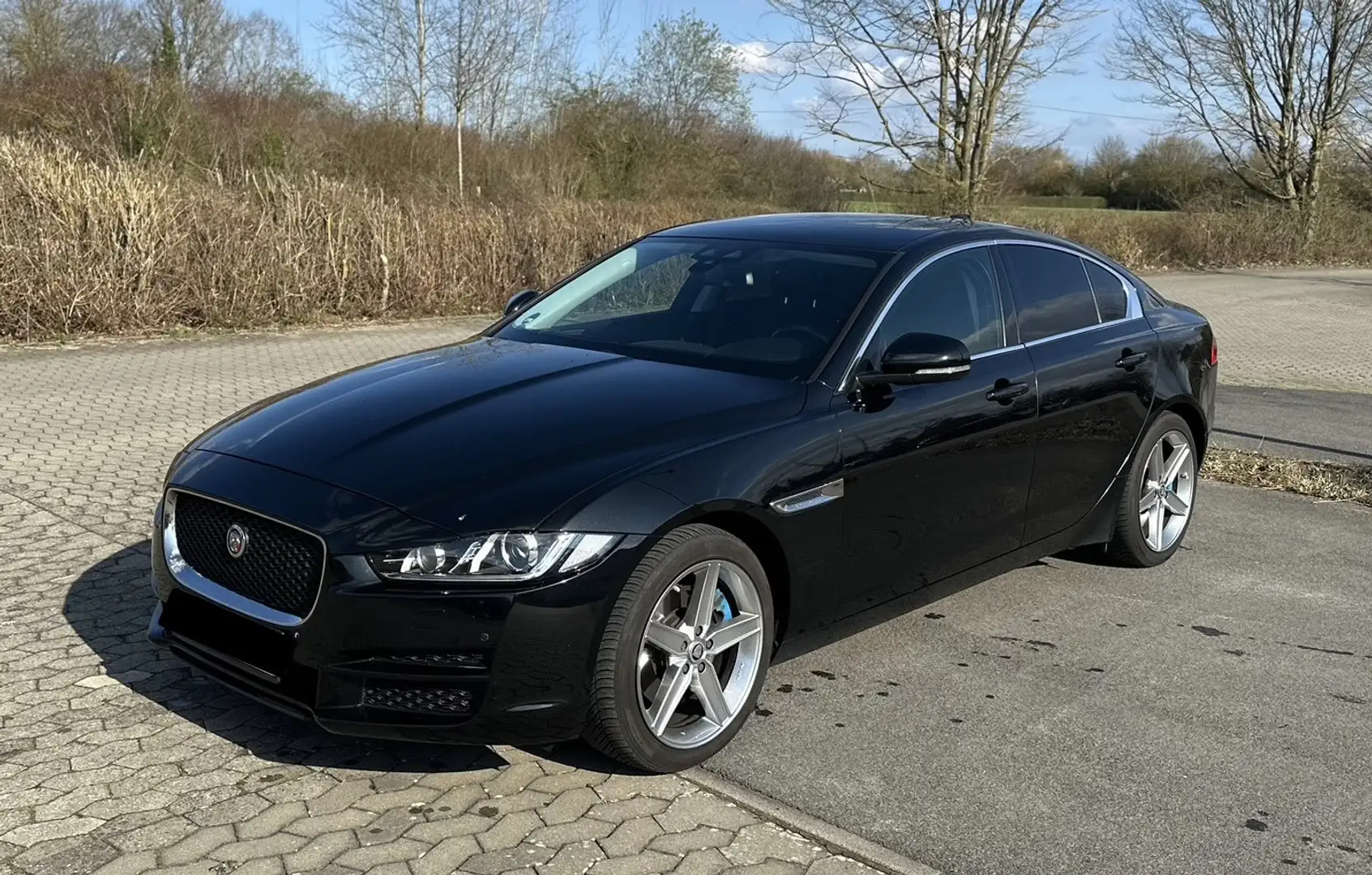 Jaguar XE Prestige AWD *TÜV NEU* Schwarz - 1