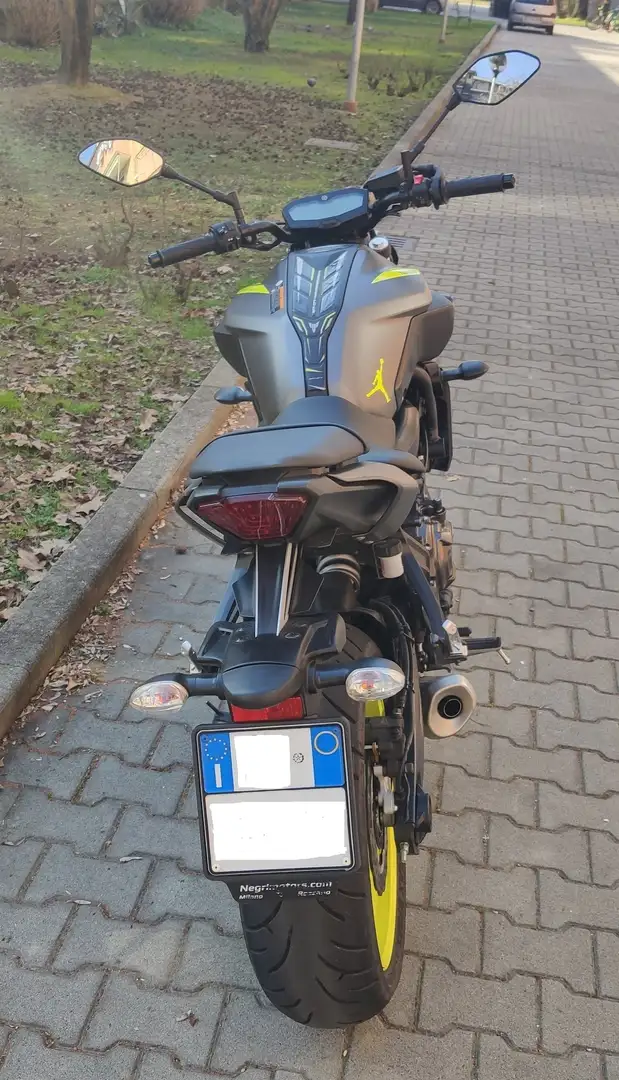 Yamaha MT-07 Gray Gris - 1