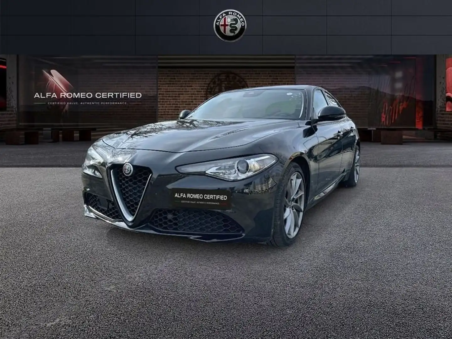 Alfa Romeo Giulia 2.2 Turbo MT6 160 CV Super Czarny - 1