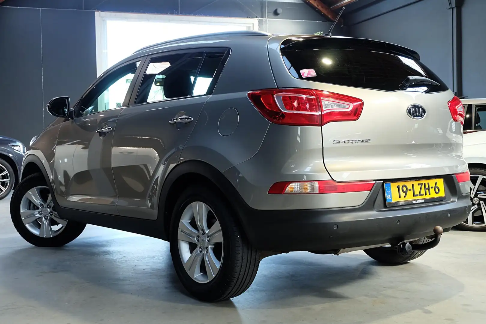 Kia Sportage 2.0 X-ecutive Plus Pack / Navi / Trekhaak / NL'se Gris - 2