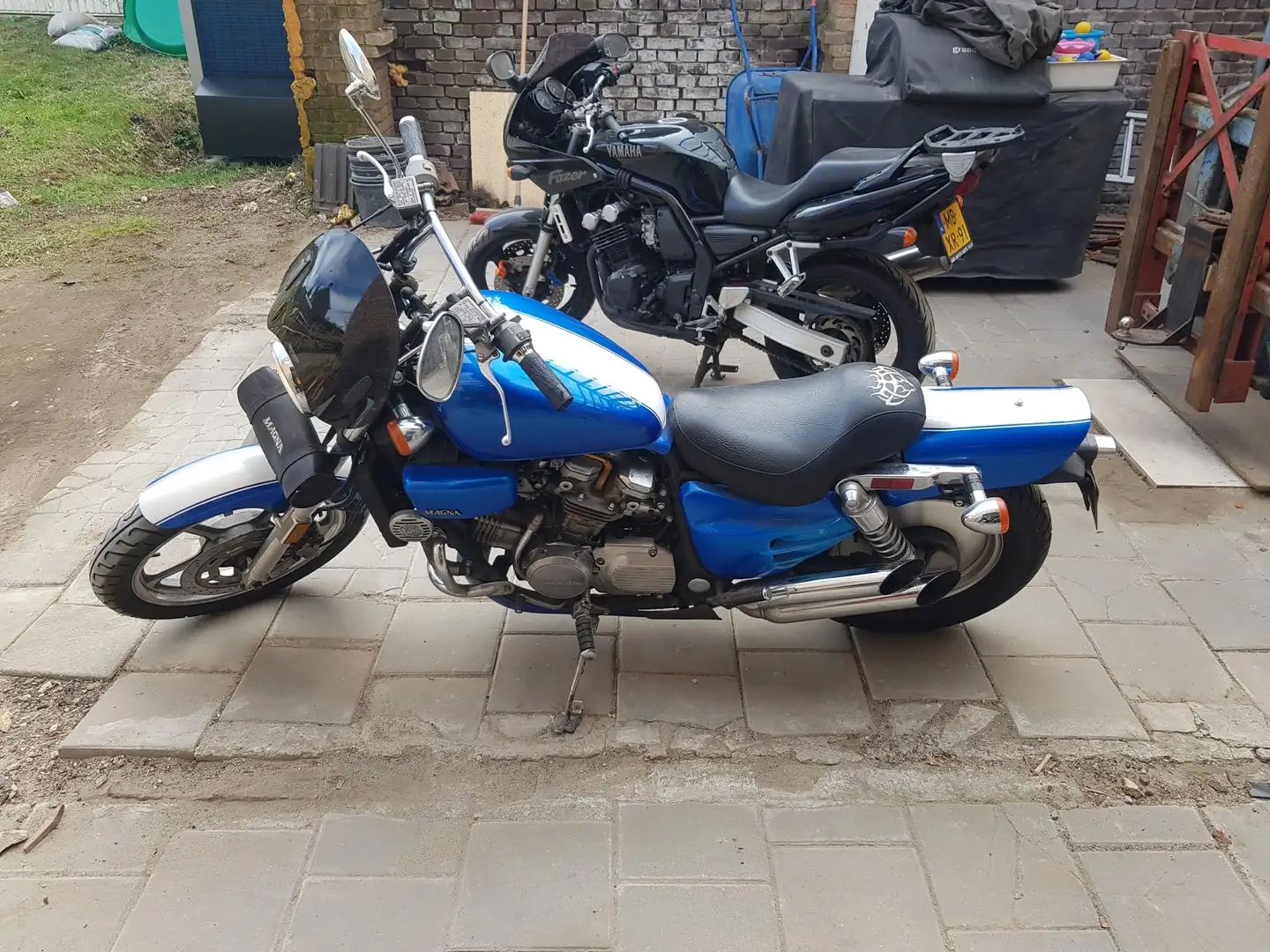 Honda VF 700 C Blau - 2