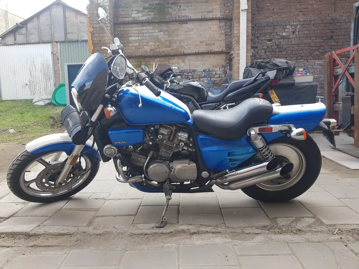 Honda VF 700 C Blau - 1