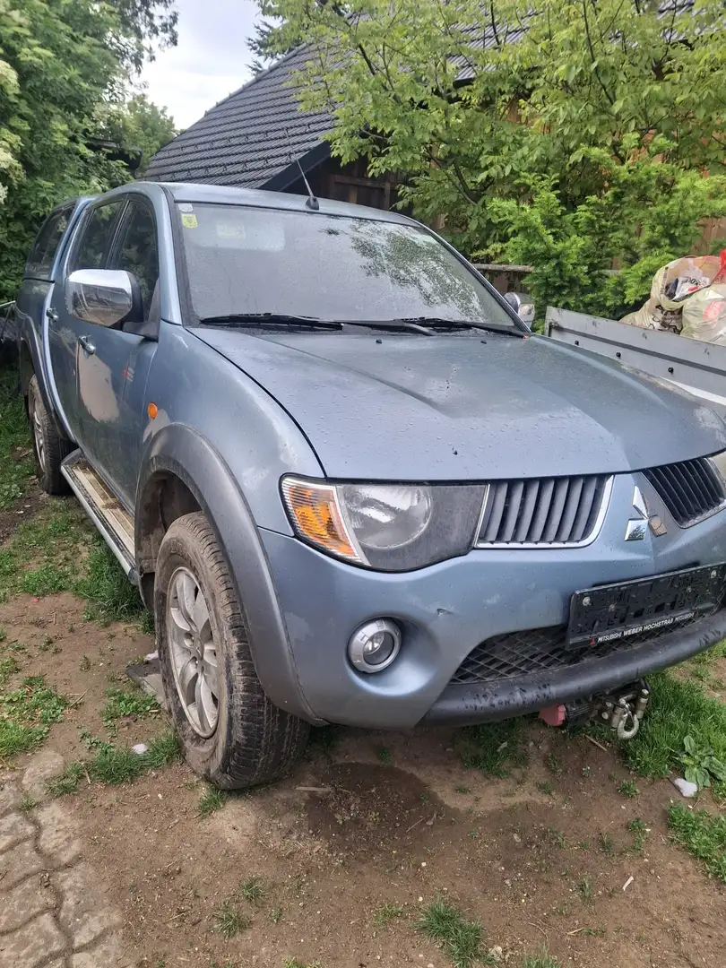 Mitsubishi L200 Blau - 2