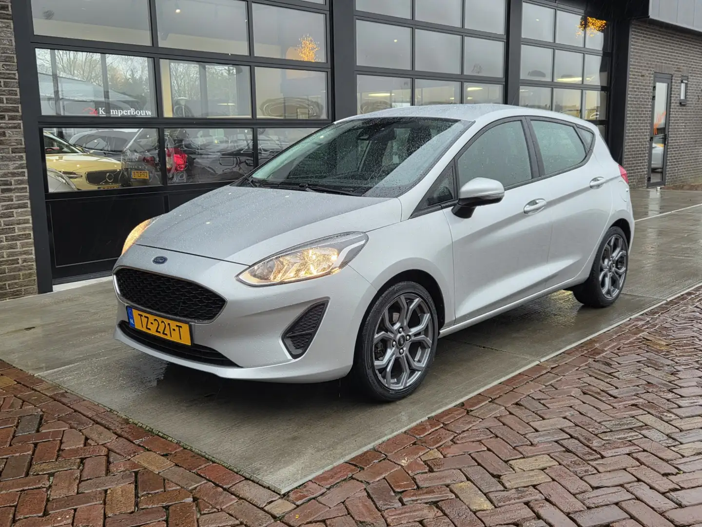 Ford Fiesta 1.1 Trend Grau - 1