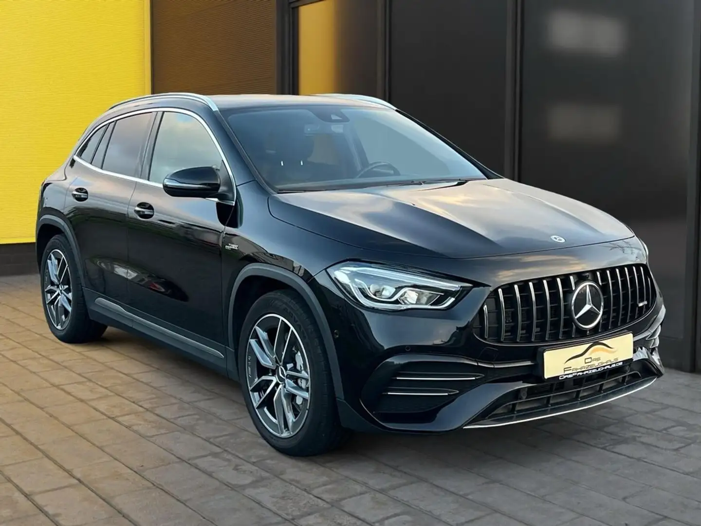 Mercedes-Benz GLA 35 AMG 4Matic+LED+AHK+CAM+DISTRONIC Negro - 2