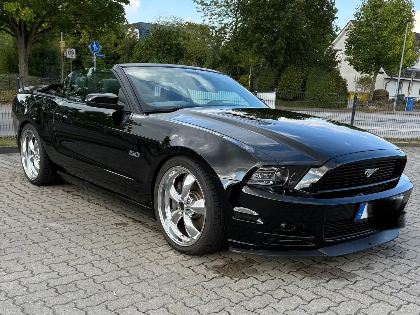 Ford Mustang Schwarz - 1
