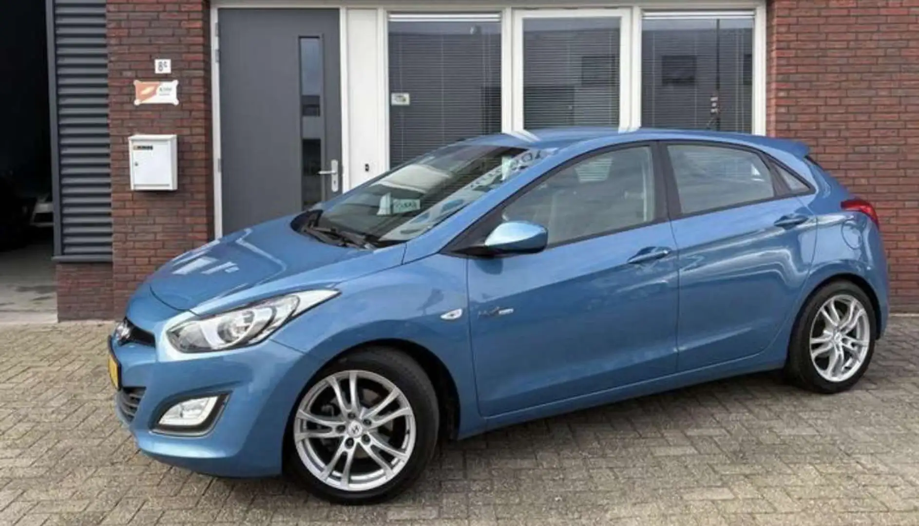 Hyundai i30 1.6 GDI i-Motion Pl. Blauw - 1