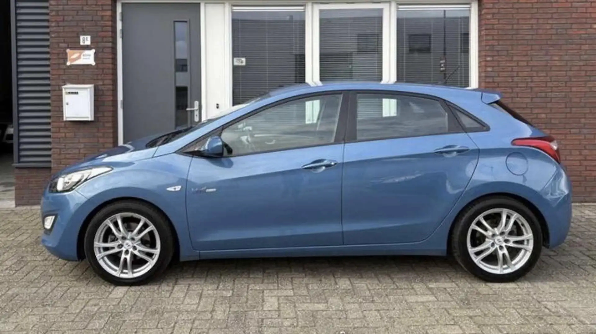 Hyundai i30 1.6 GDI i-Motion Pl. Blauw - 2
