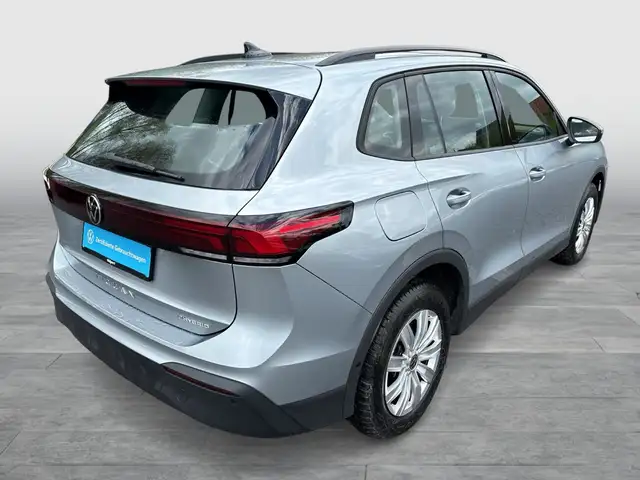 Volkswagen Tiguan view 6