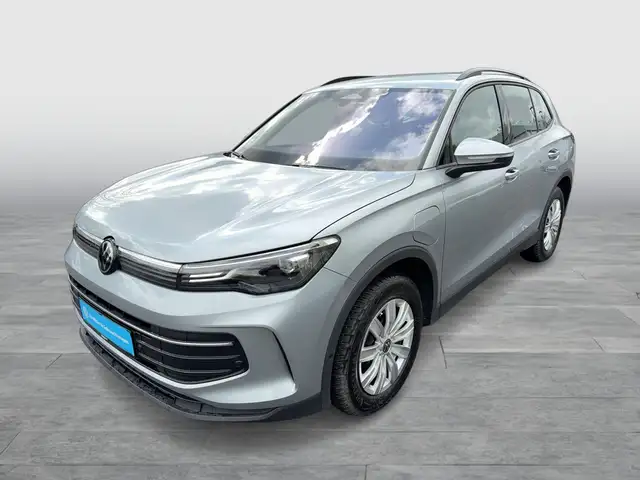 Volkswagen Tiguan view 2