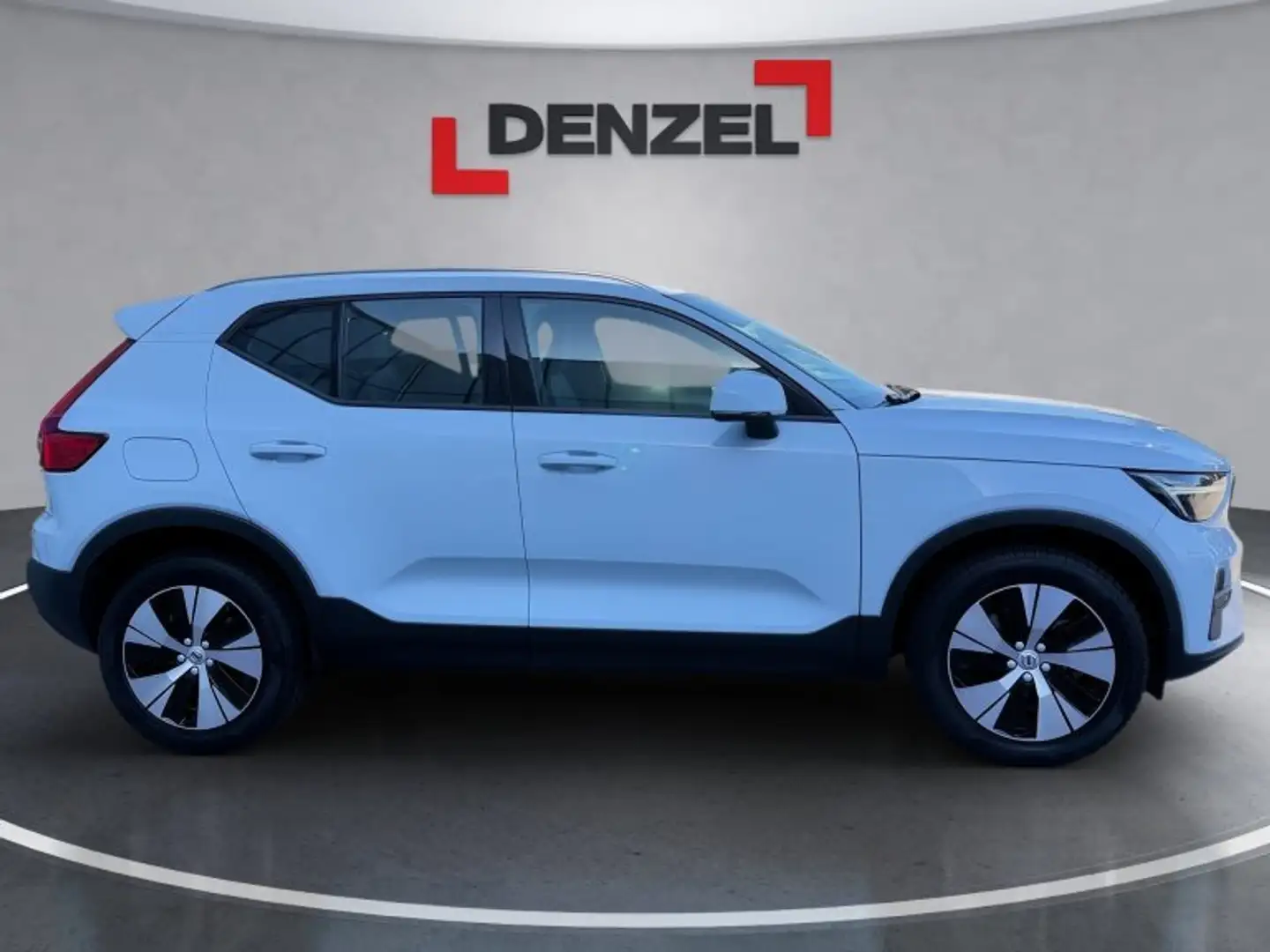 Volvo XC40 Core, B3 Mild Hybrid, Benzin Blau - 2