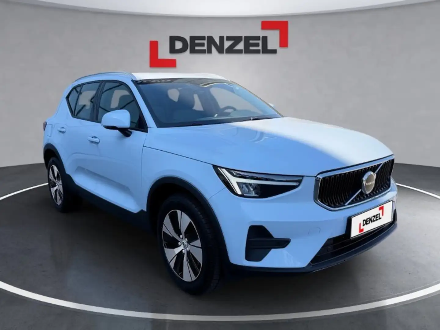 Volvo XC40 Core, B3 Mild Hybrid, Benzin Blau - 1