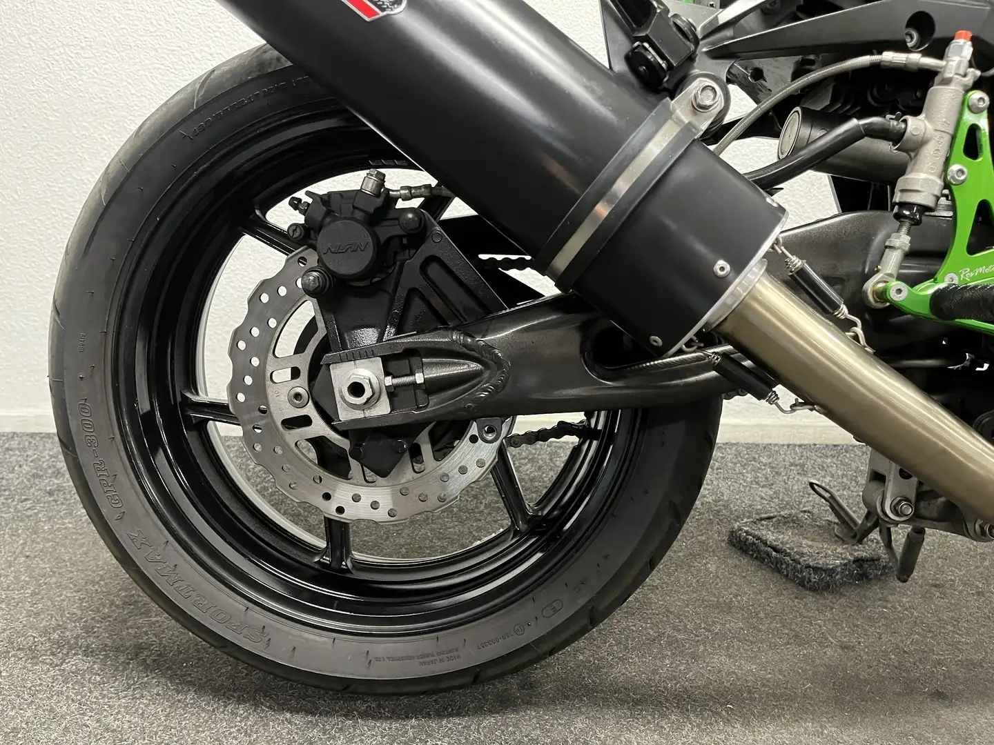 Kawasaki Z 750 R Vert - 2