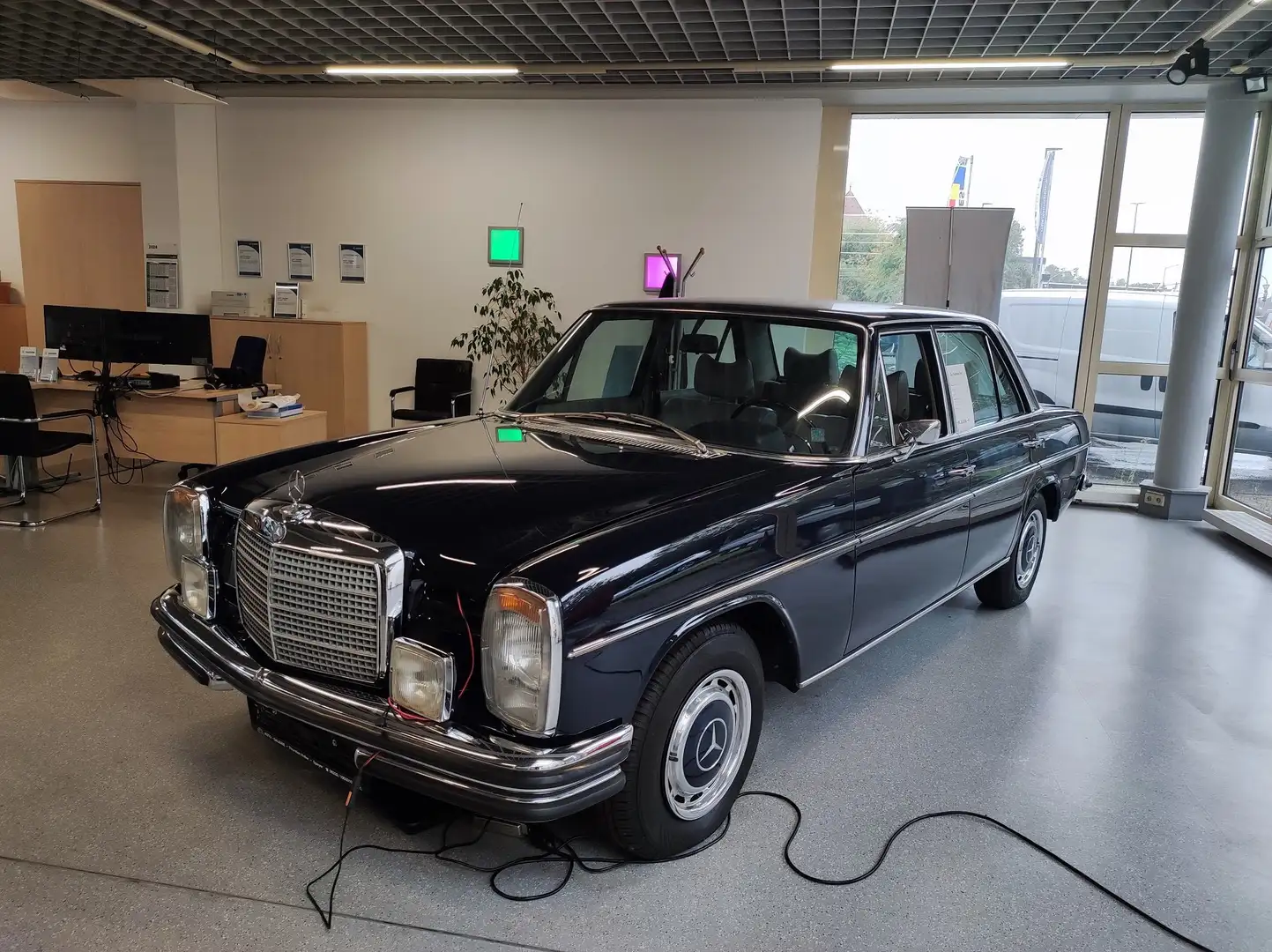Mercedes-Benz 250 250/8 Lim. Blau - 1