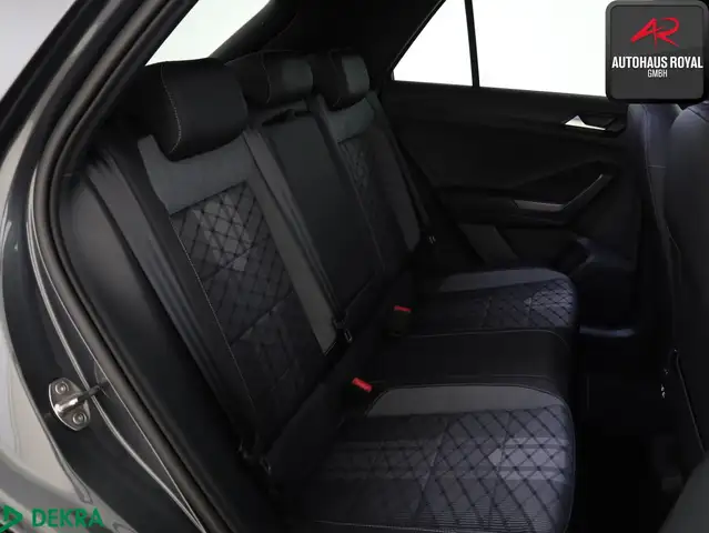 Volkswagen T-Roc view 11
