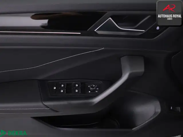 Volkswagen T-Roc view 13